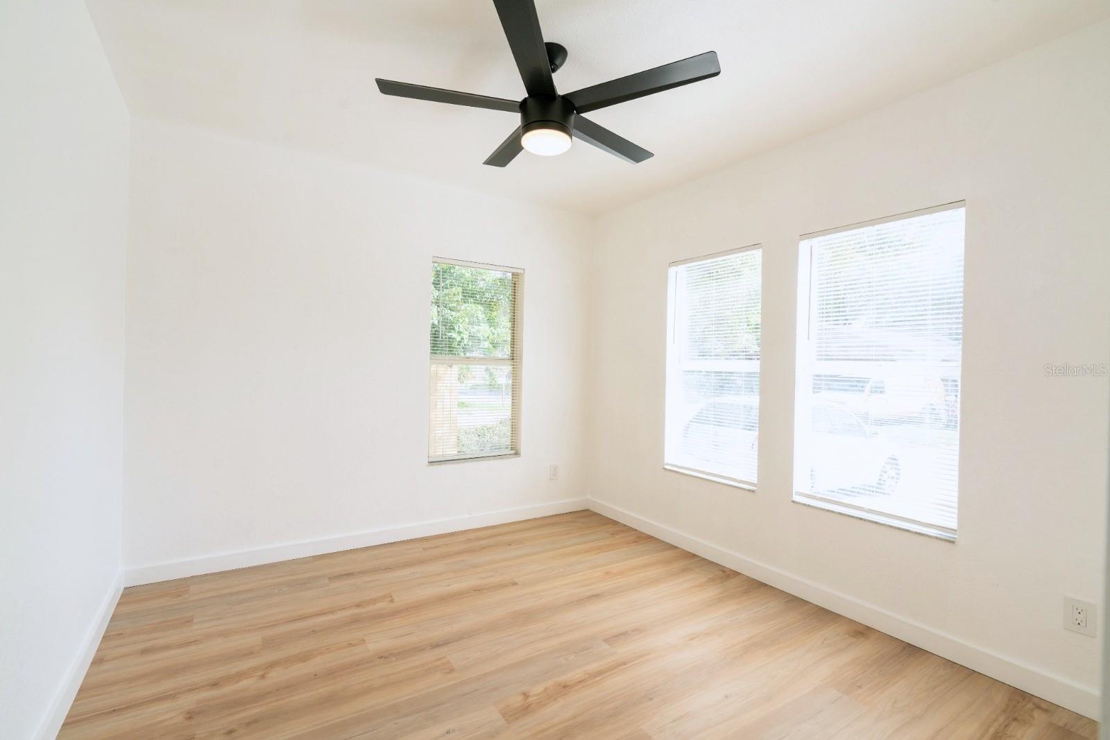 8202 N ALASKA ST — photo 19