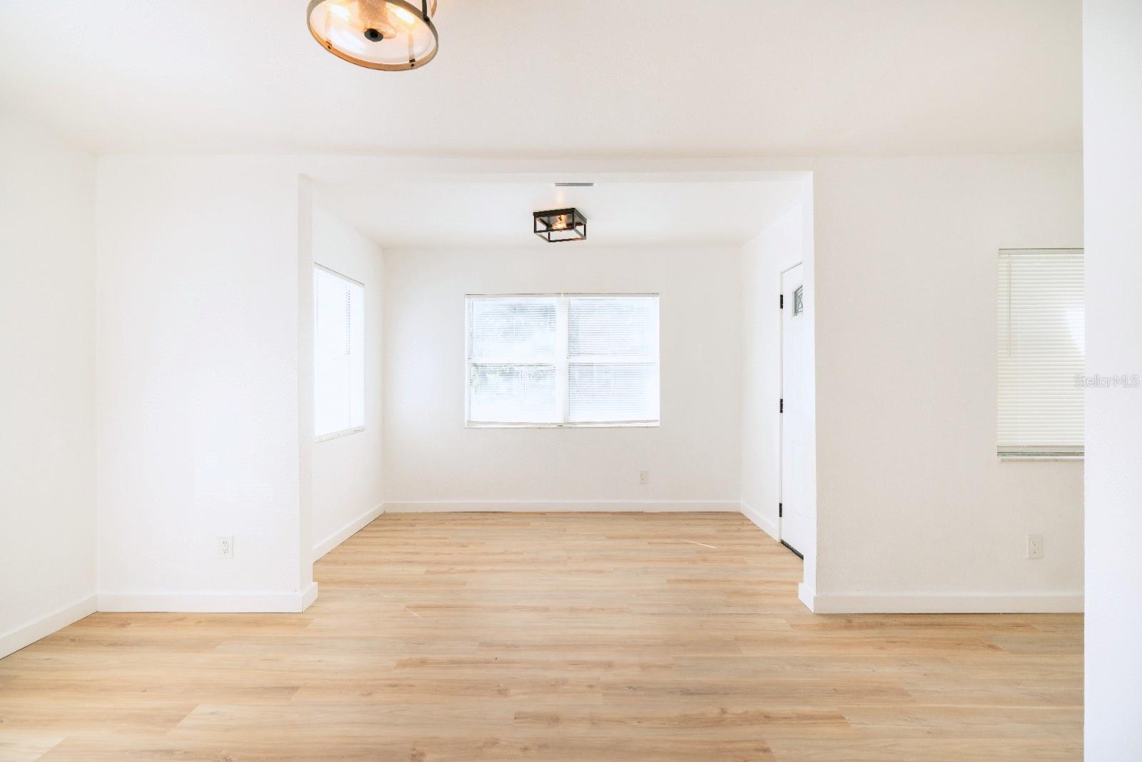 8202 N ALASKA ST — photo 23
