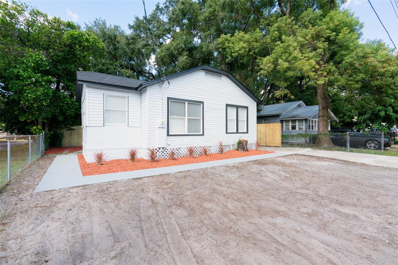 8202 N ALASKA ST — photo 4