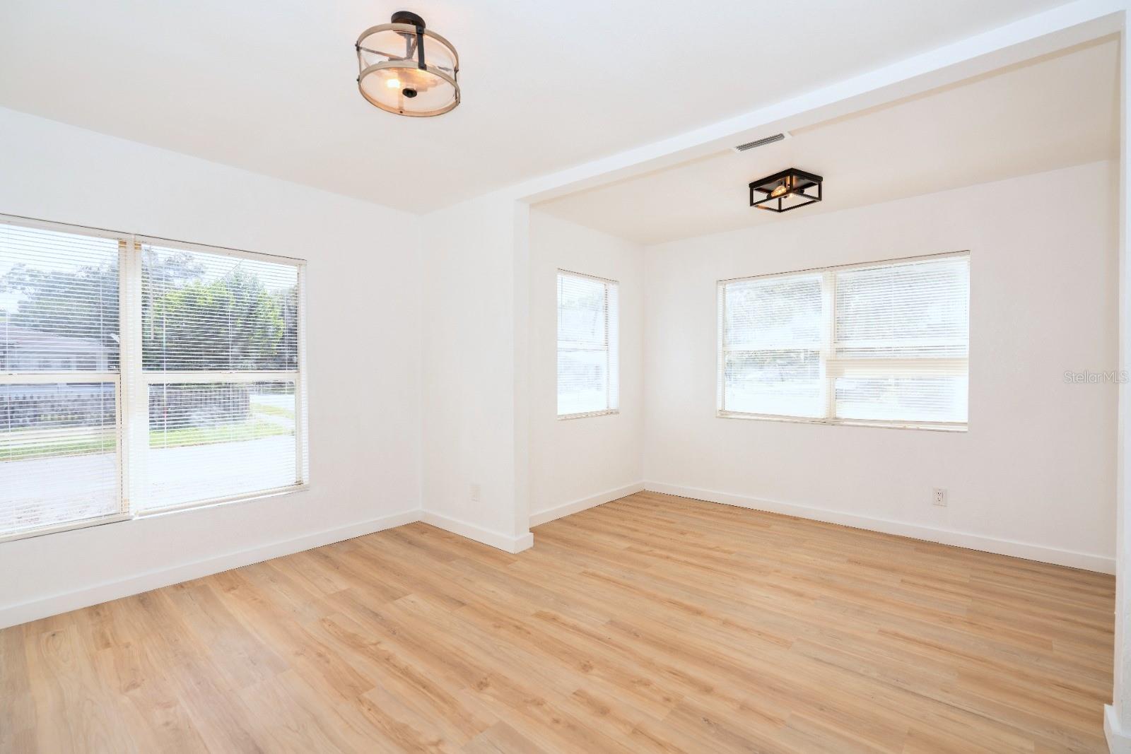 8202 N ALASKA ST — photo 13