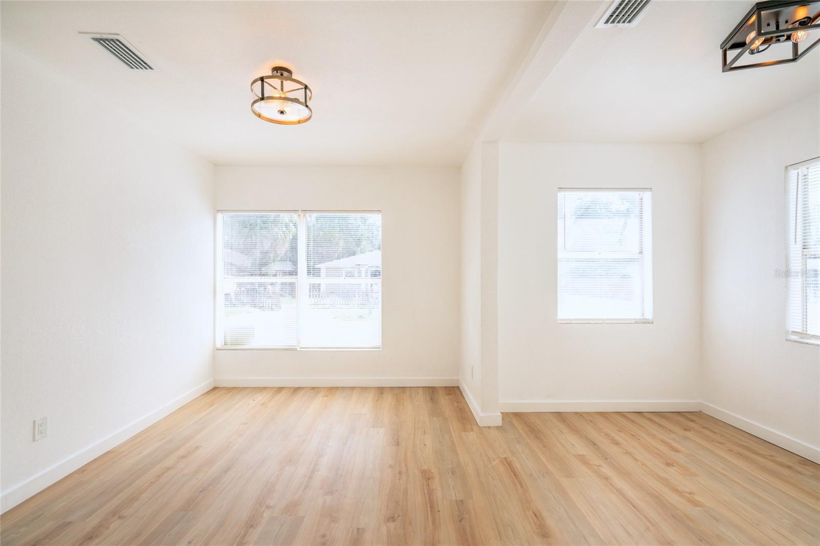 8202 N ALASKA ST — photo 24