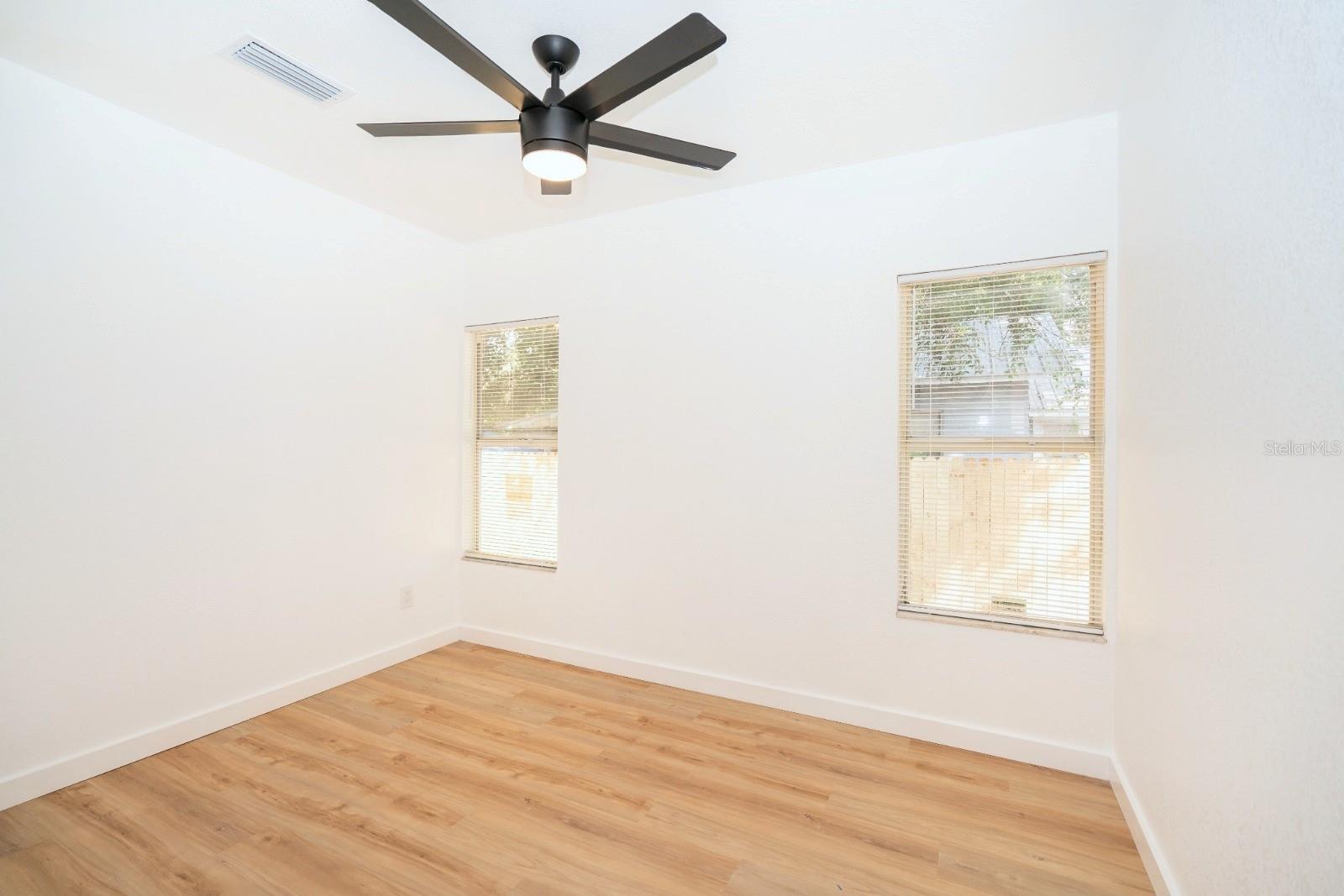 8202 N ALASKA ST — photo 18