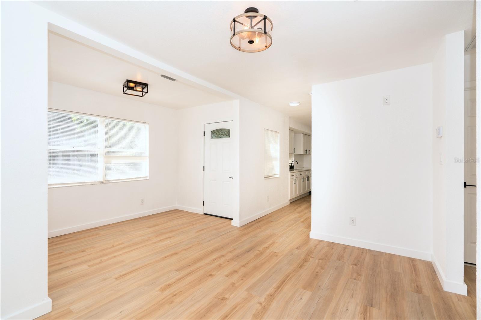 8202 N ALASKA ST — photo 28