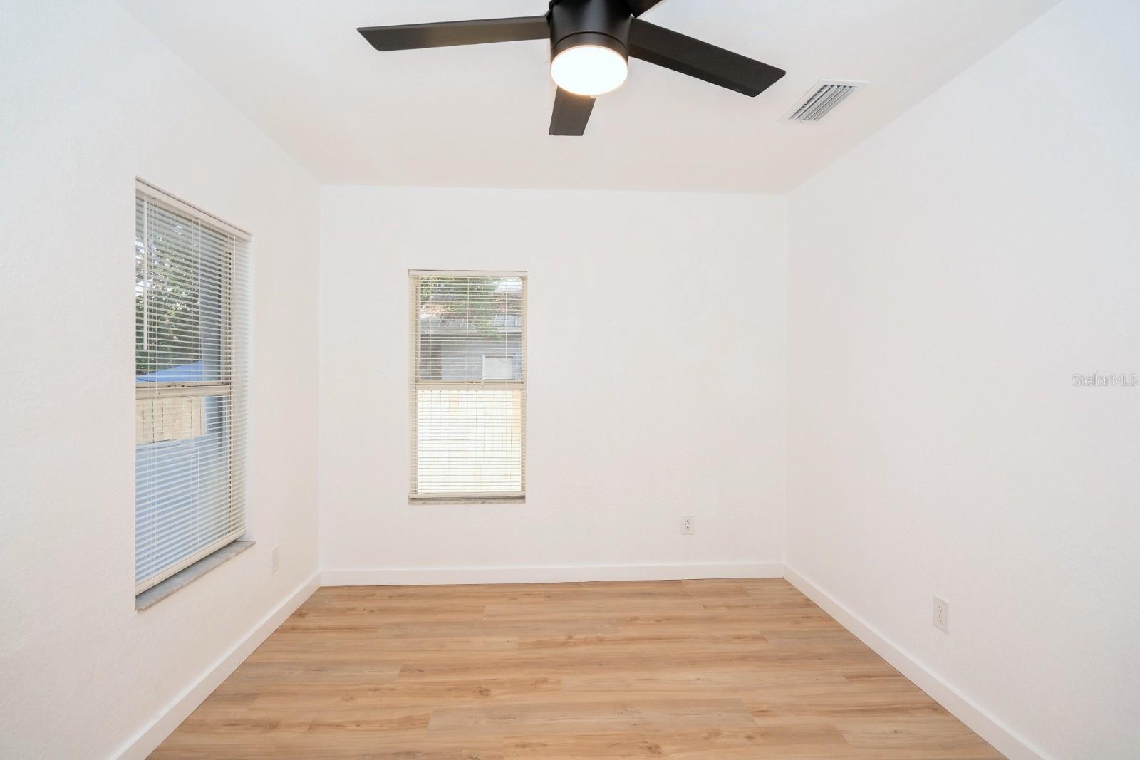 8202 N ALASKA ST — photo 12