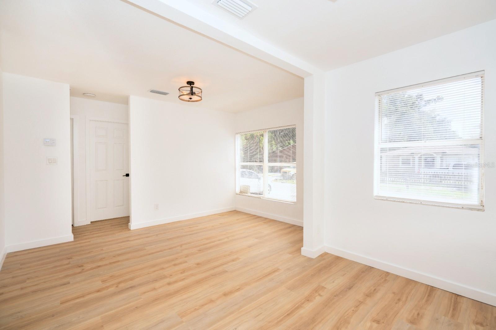 8202 N ALASKA ST — photo 25