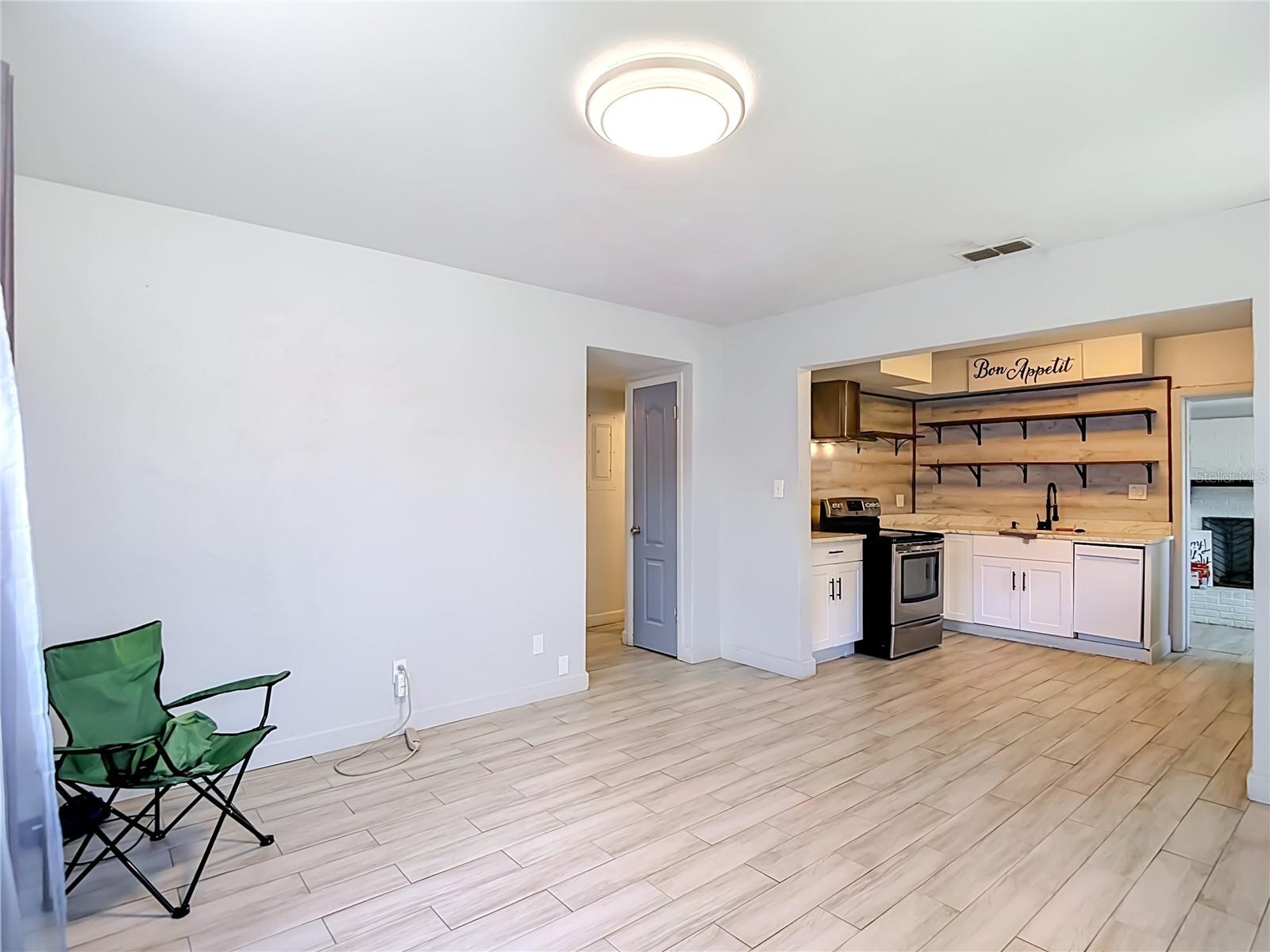 3313 W KATHLEEN ST — photo 3