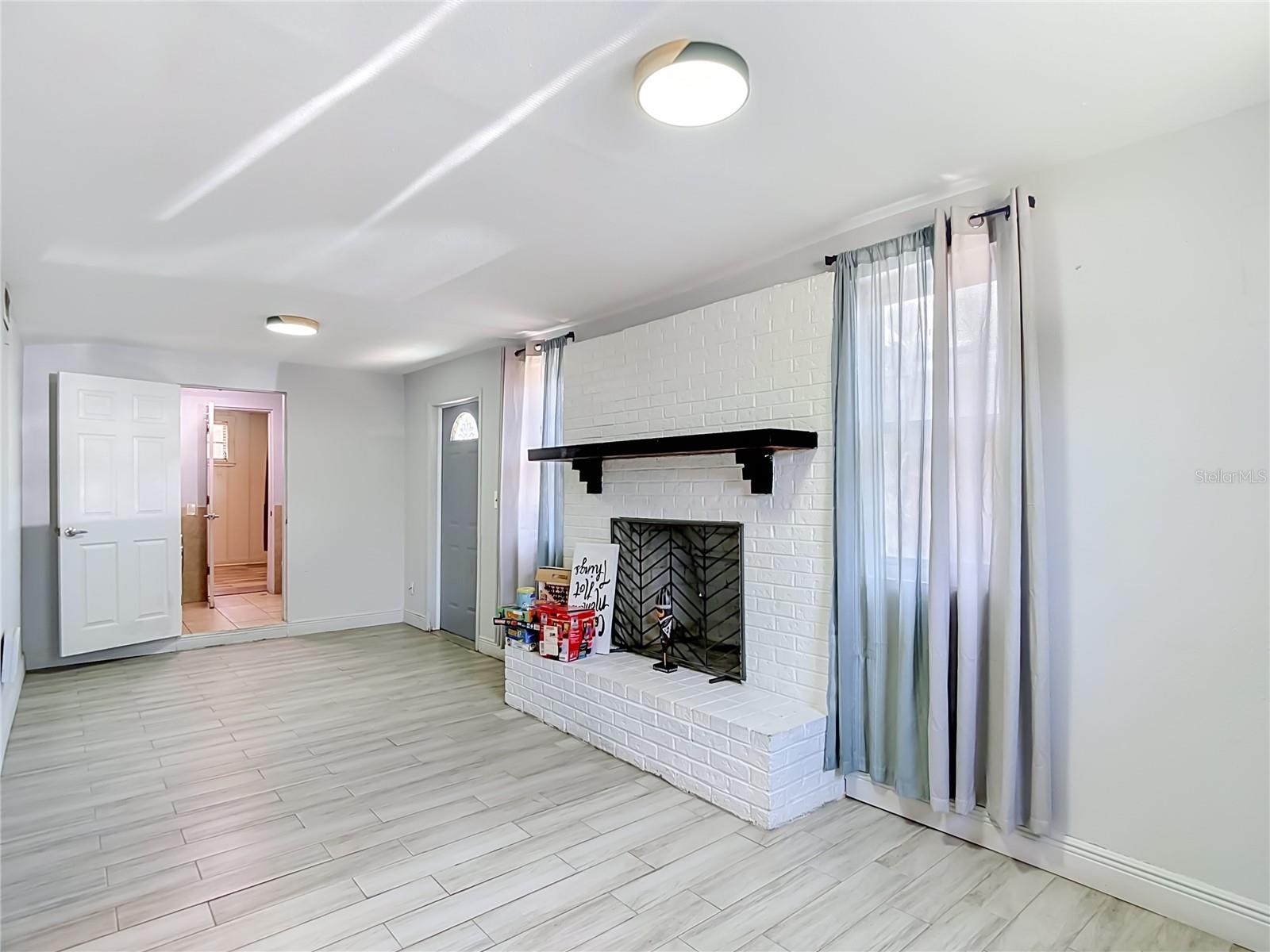 3313 W KATHLEEN ST — photo 13