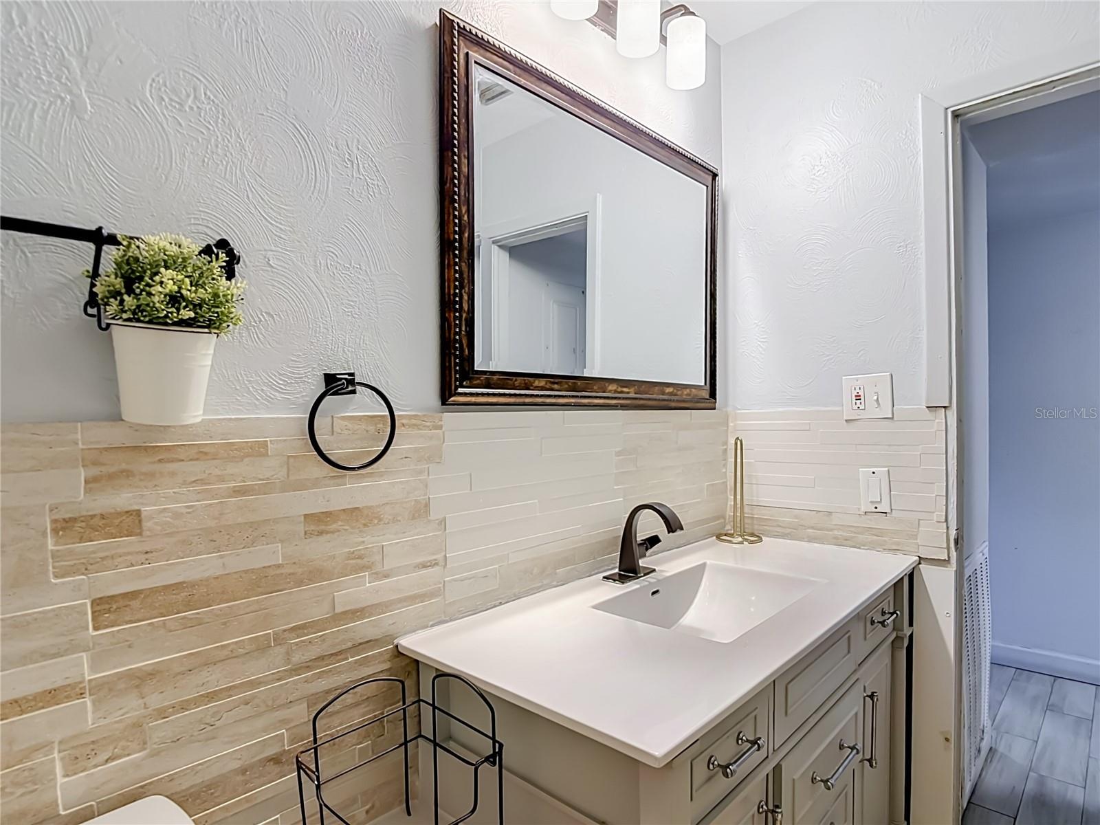 3313 W KATHLEEN ST — photo 40