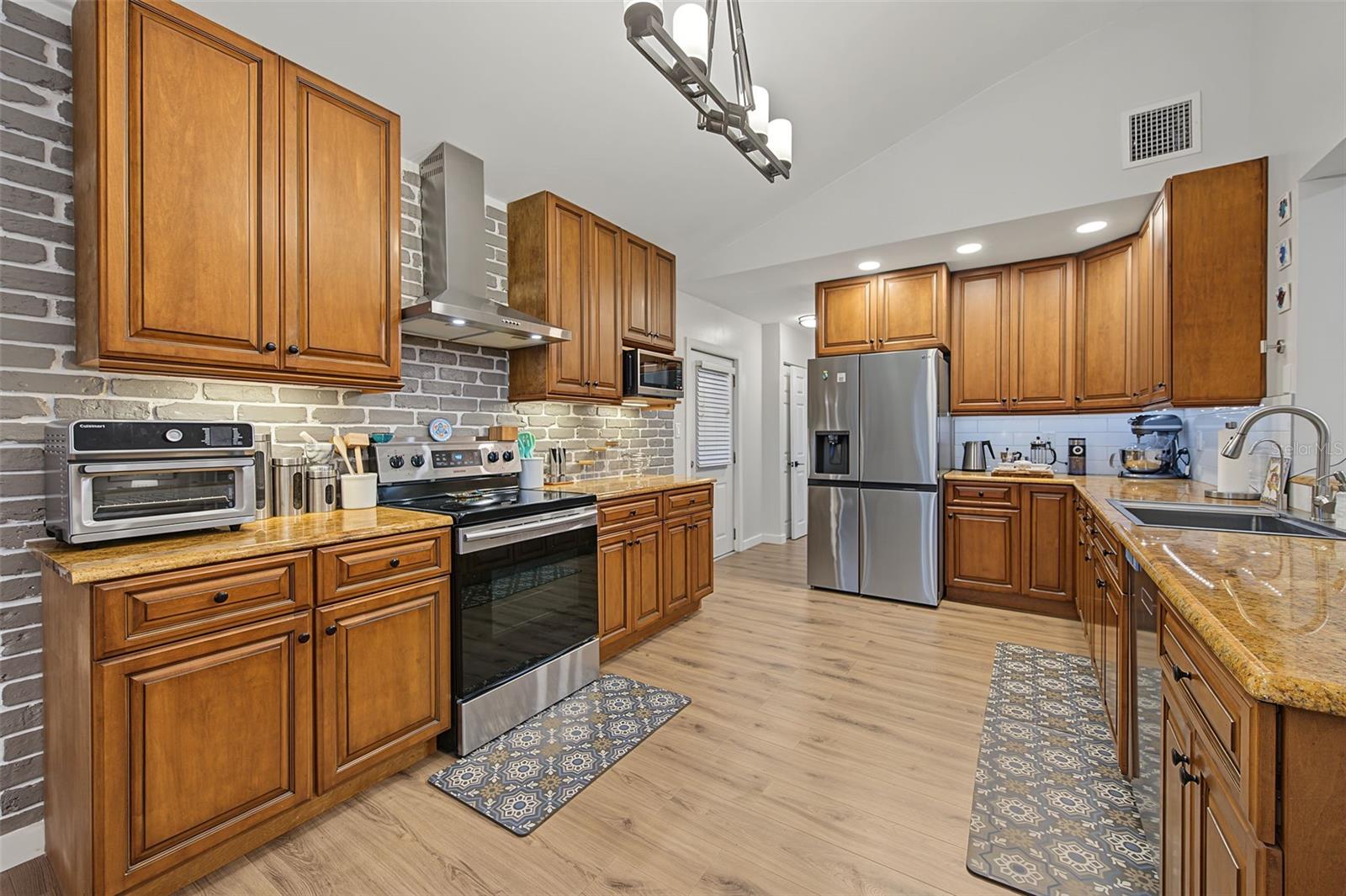 1402 NEBRASKA AVE — photo 12