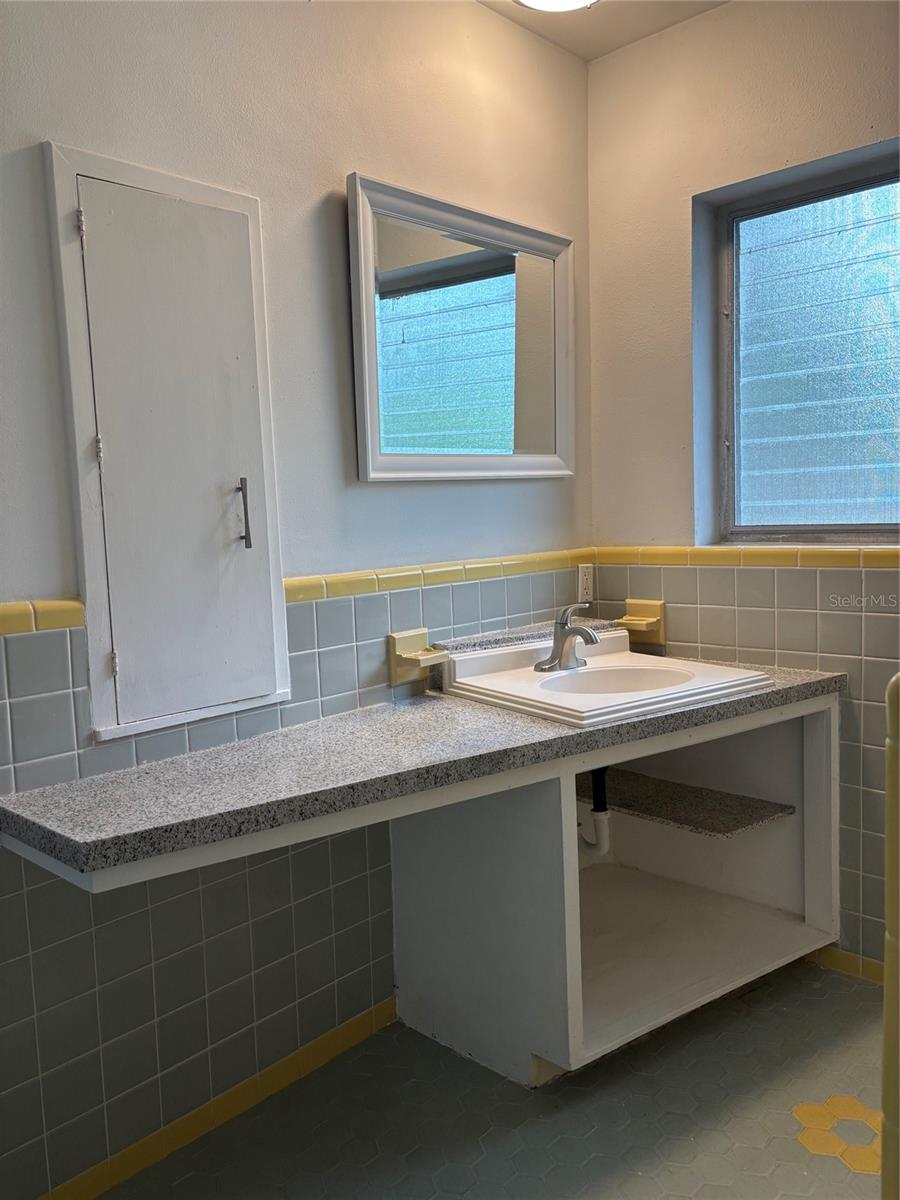1541 BONAIR ST — photo 15