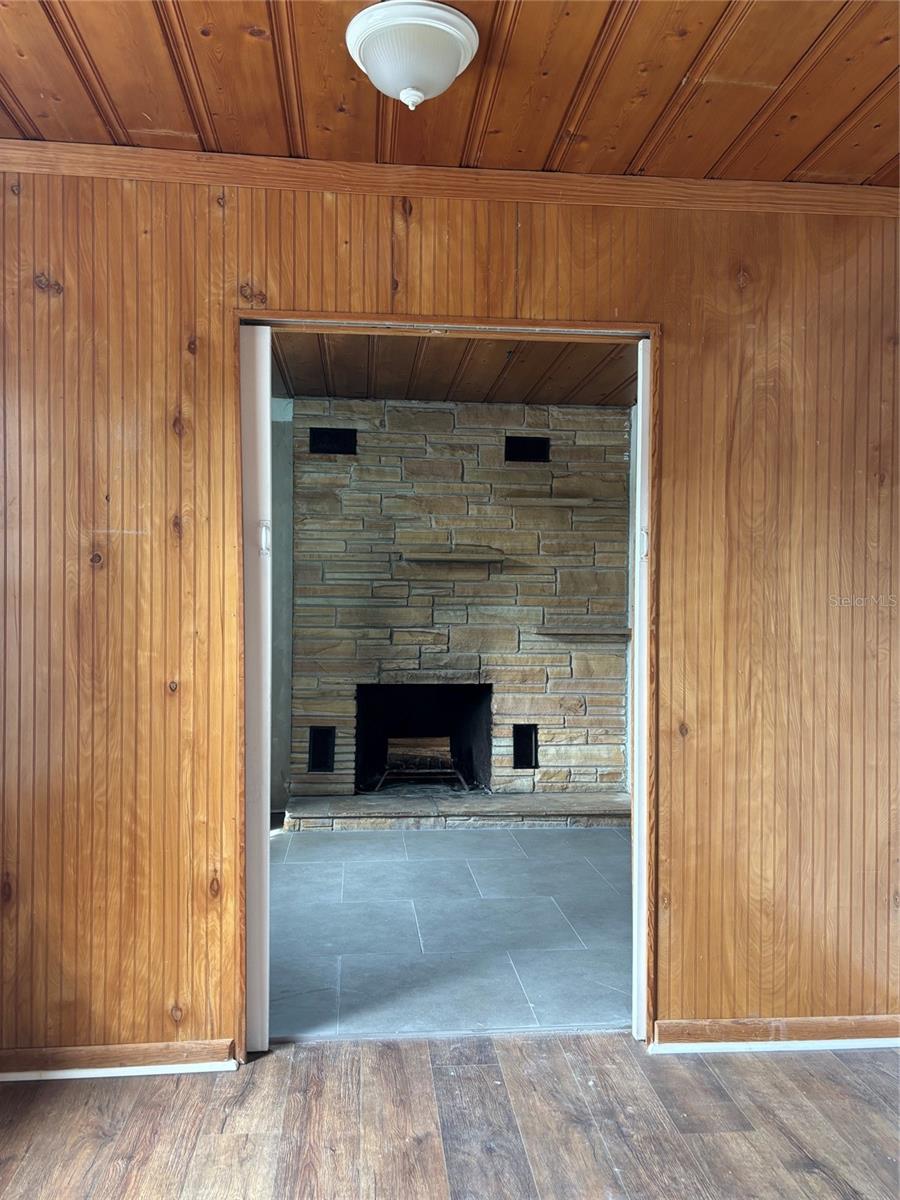 1541 BONAIR ST — photo 19