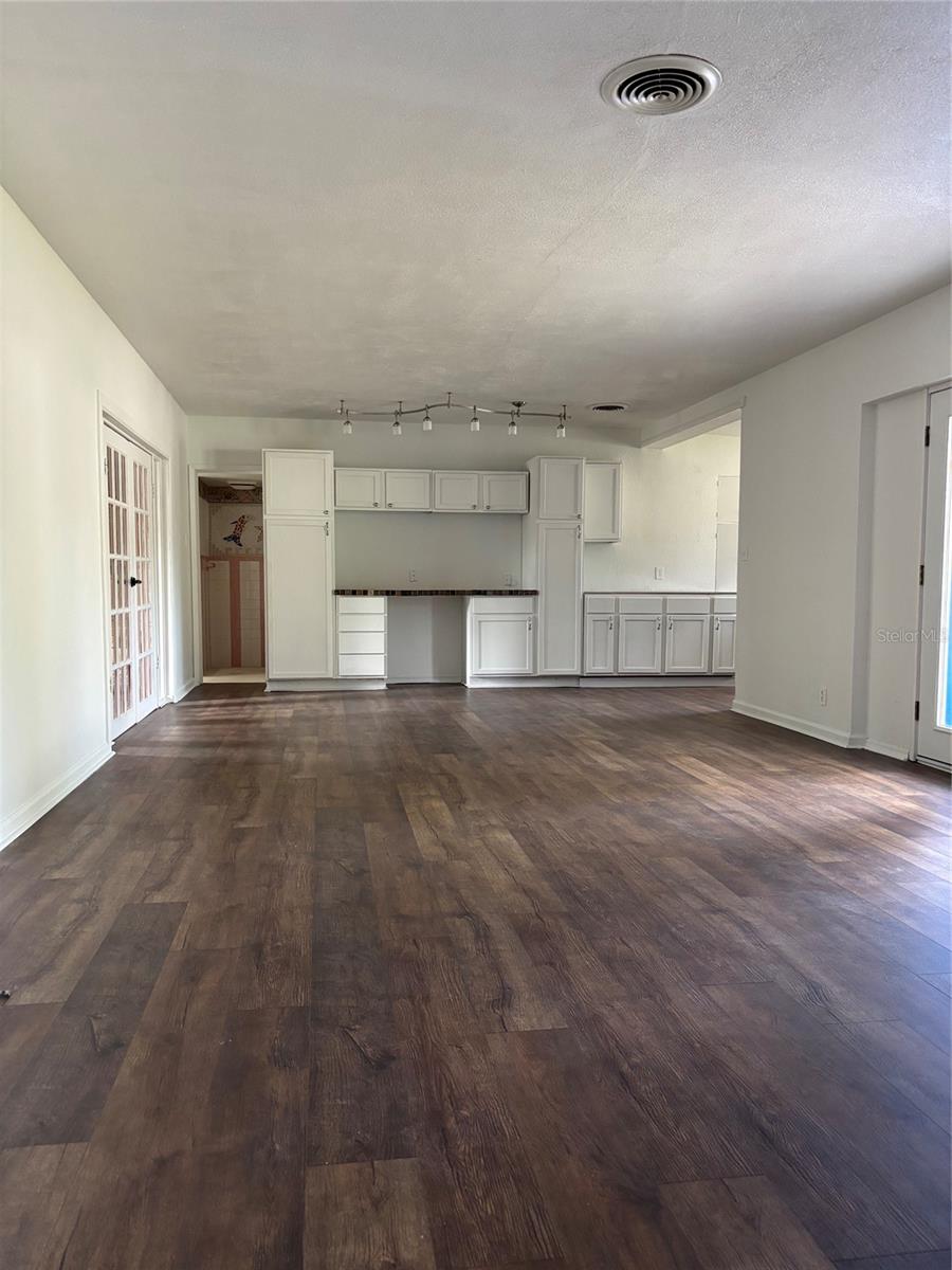 1541 BONAIR ST — photo 5