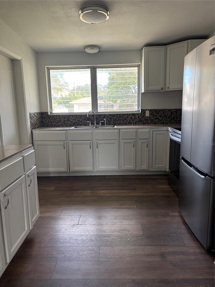 1541 BONAIR ST — photo 9
