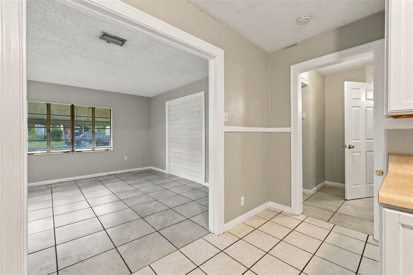 116 W OSBORNE AVE — photo 15