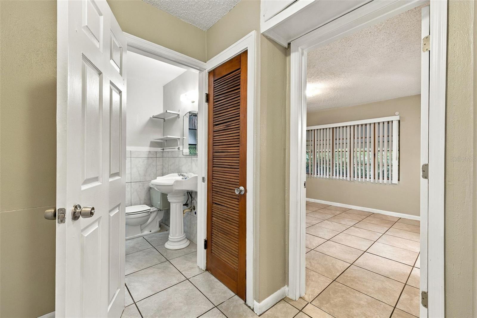 116 W OSBORNE AVE — photo 20