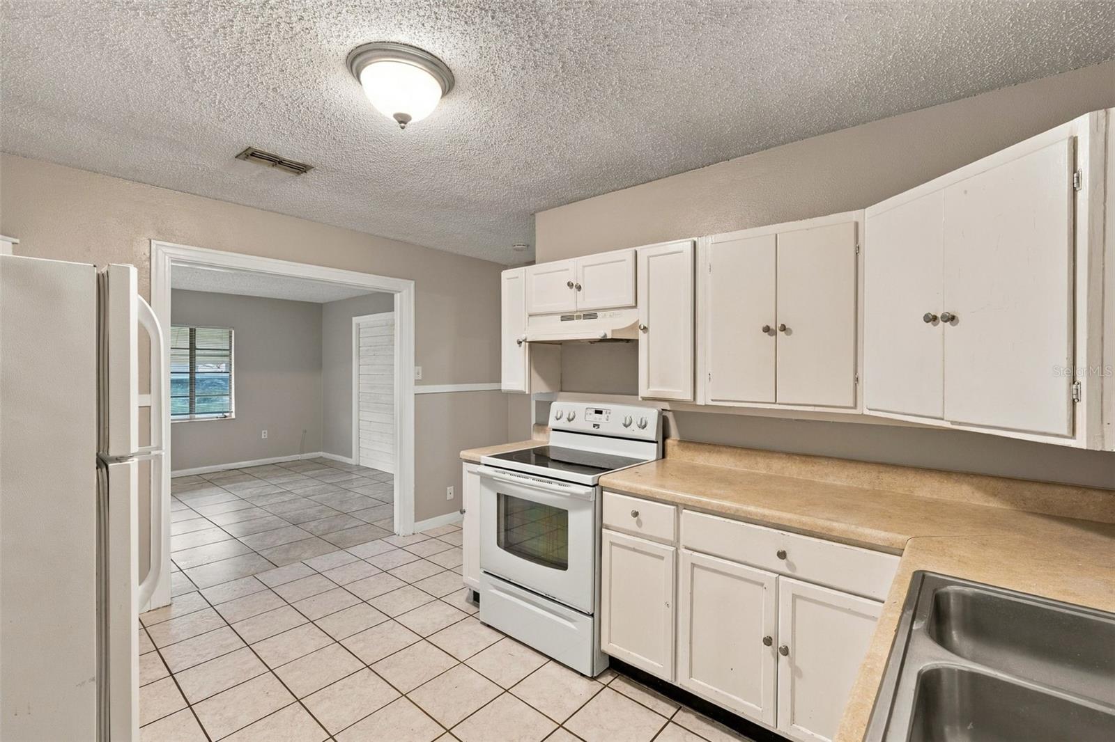 116 W OSBORNE AVE — photo 13