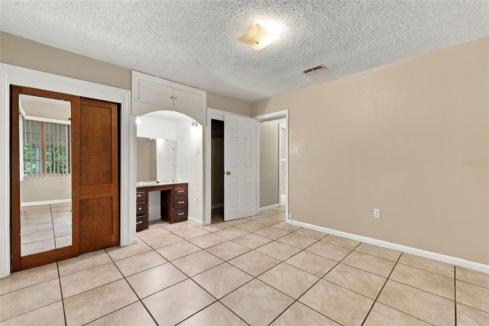 116 W OSBORNE AVE — photo 24