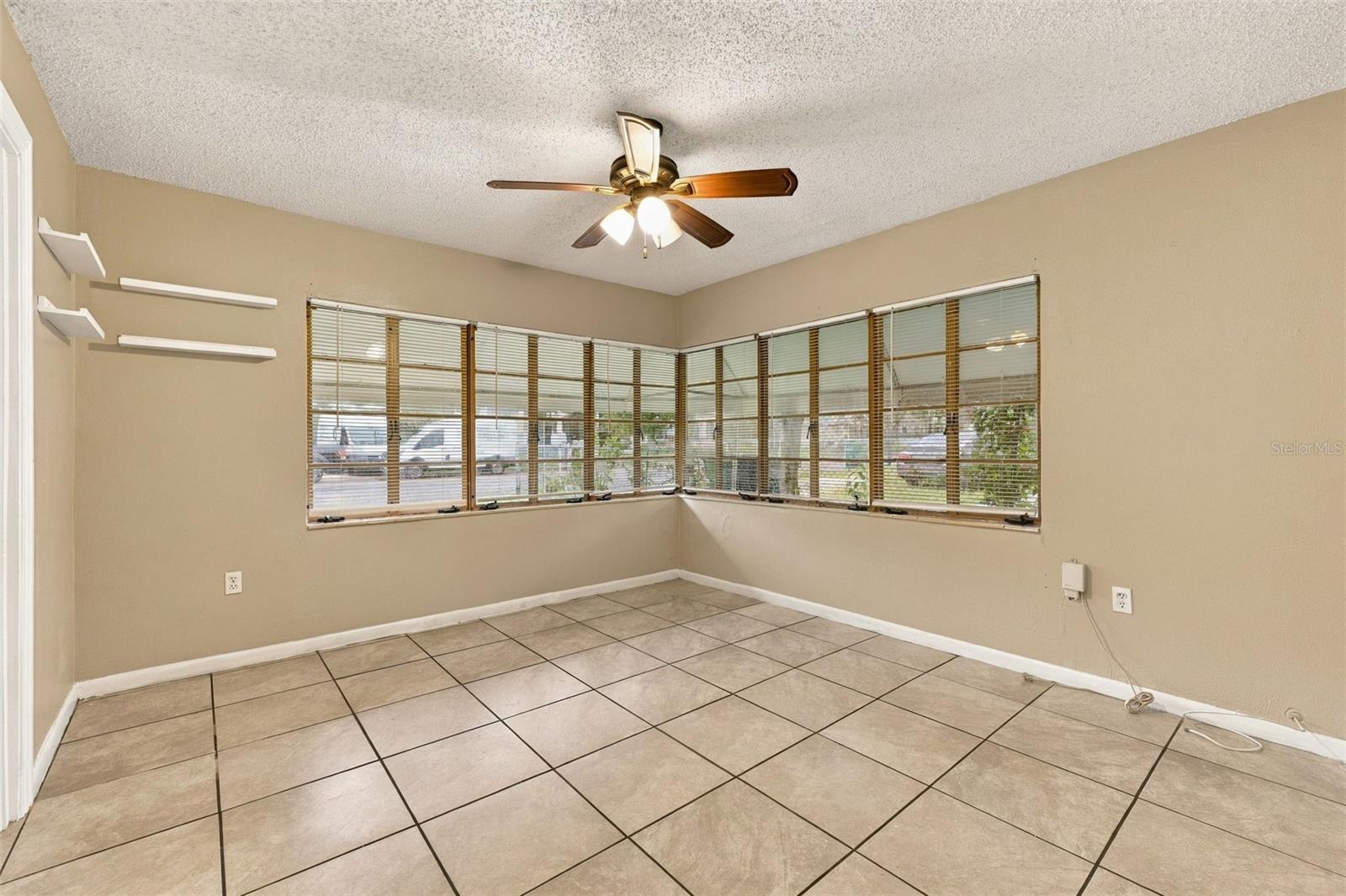 116 W OSBORNE AVE — photo 16