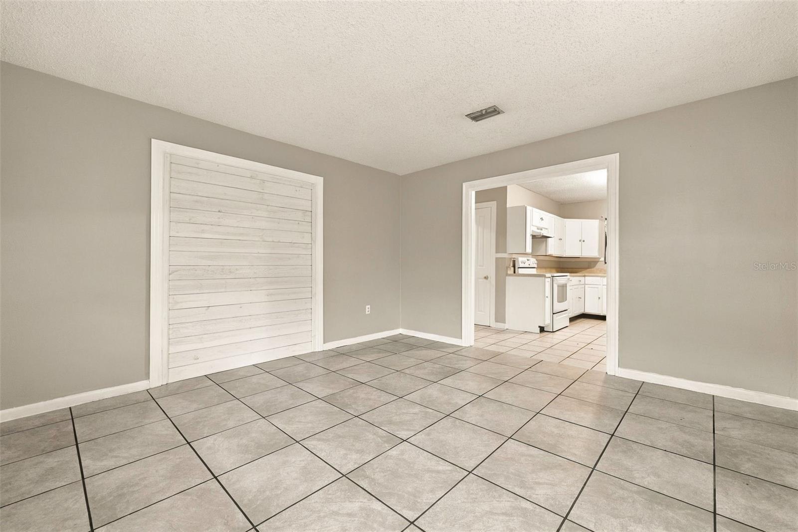 116 W OSBORNE AVE — photo 5