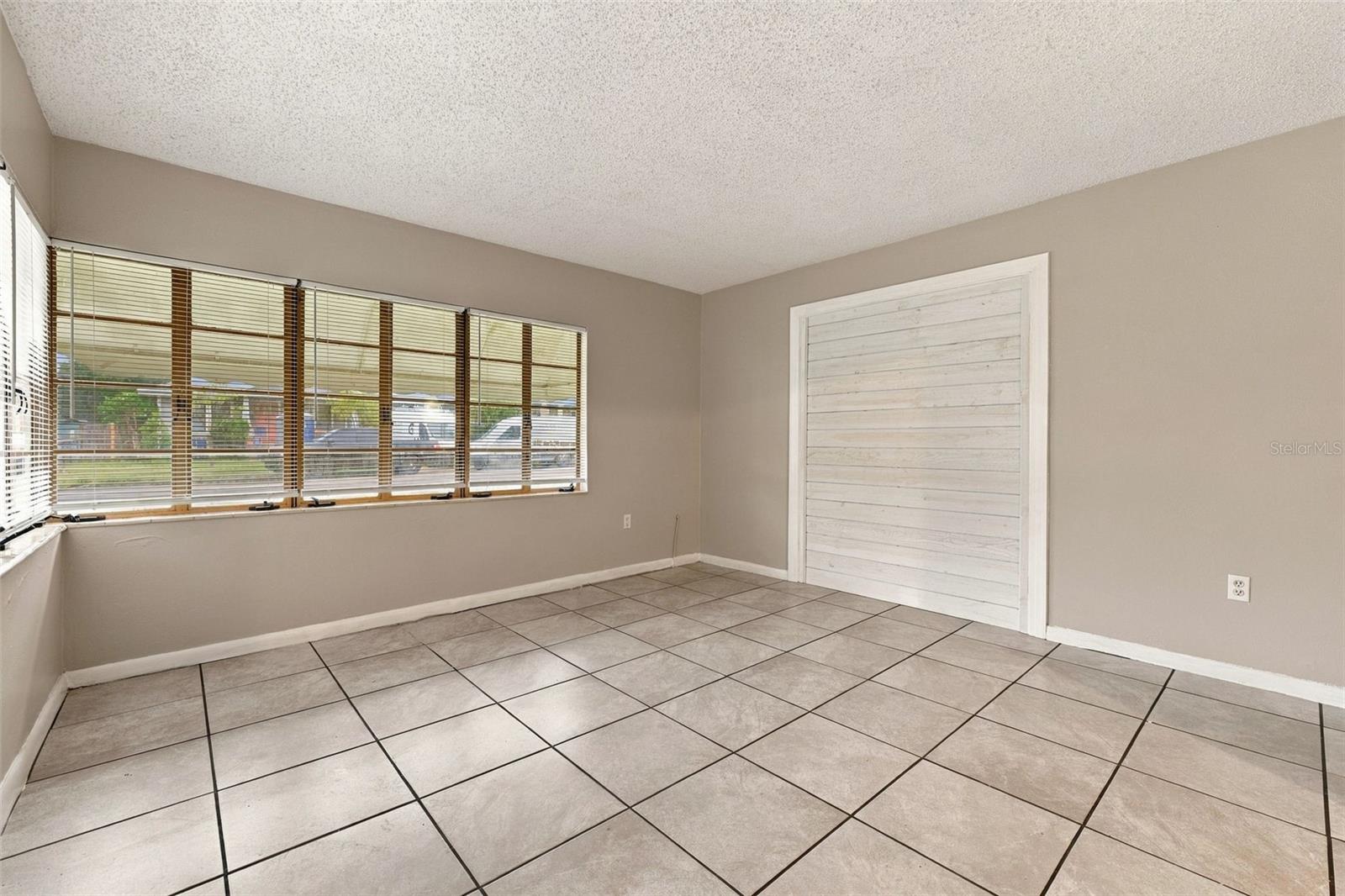 116 W OSBORNE AVE — photo 4