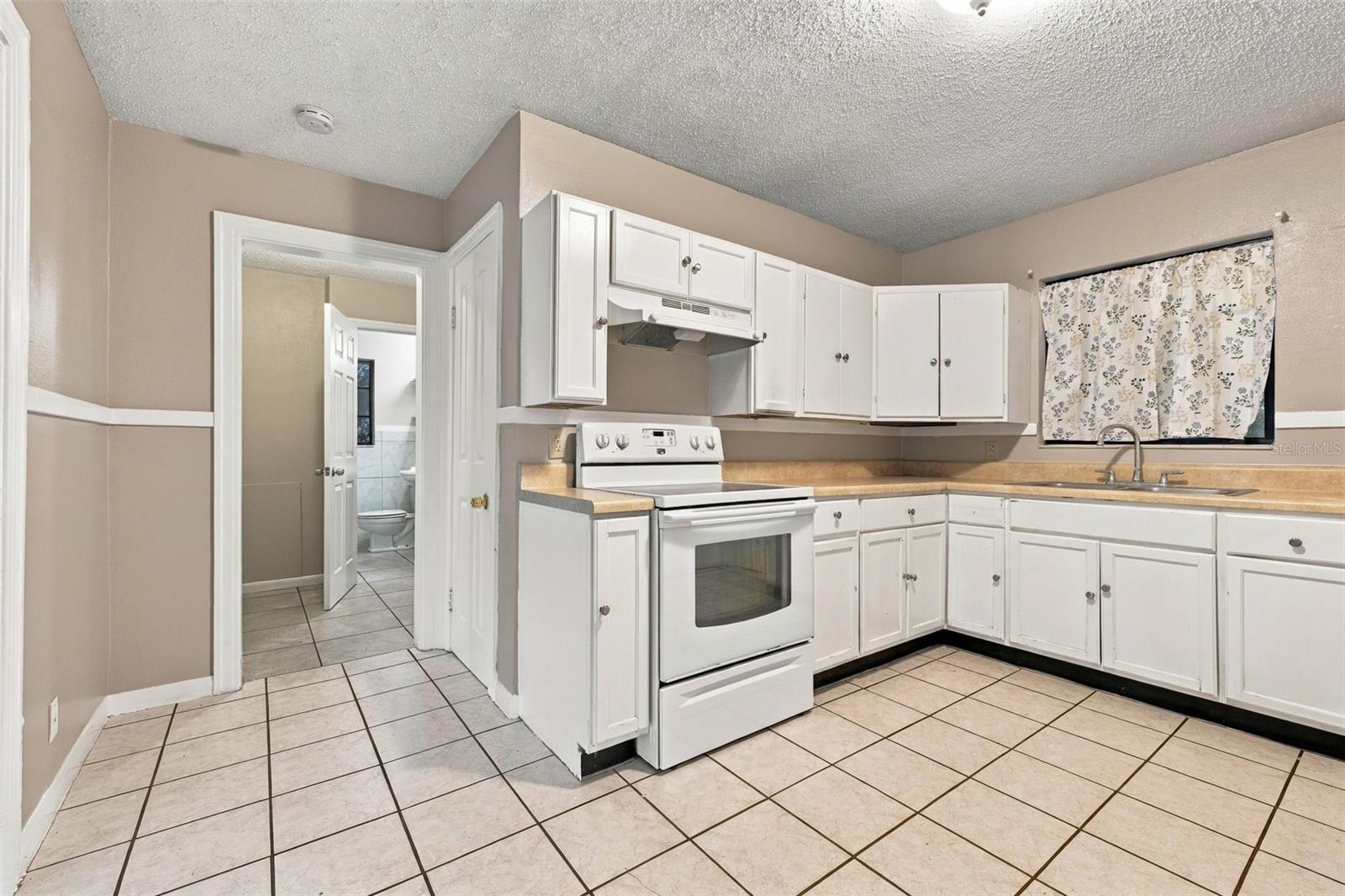 116 W OSBORNE AVE — photo 10