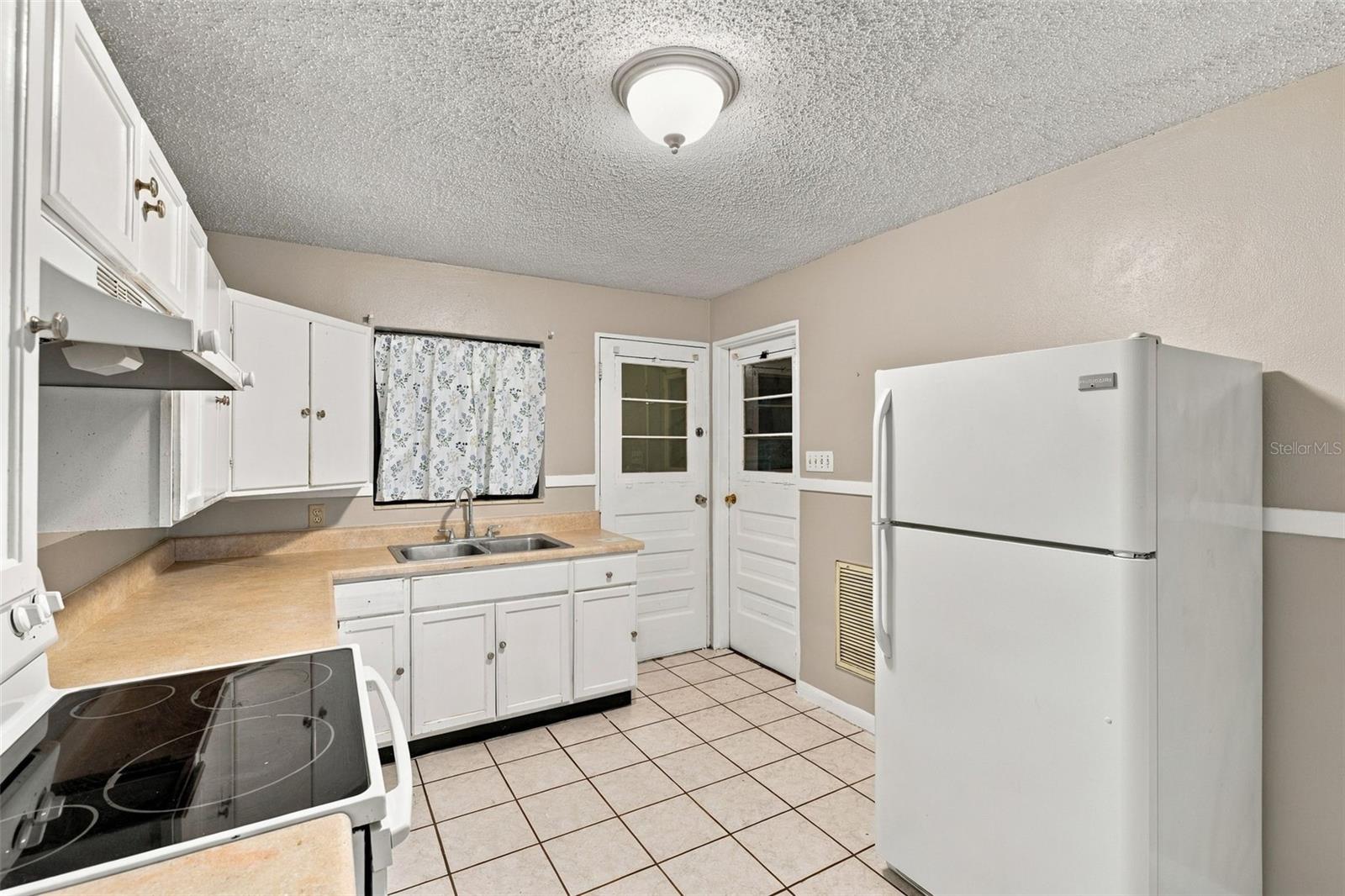 116 W OSBORNE AVE — photo 12