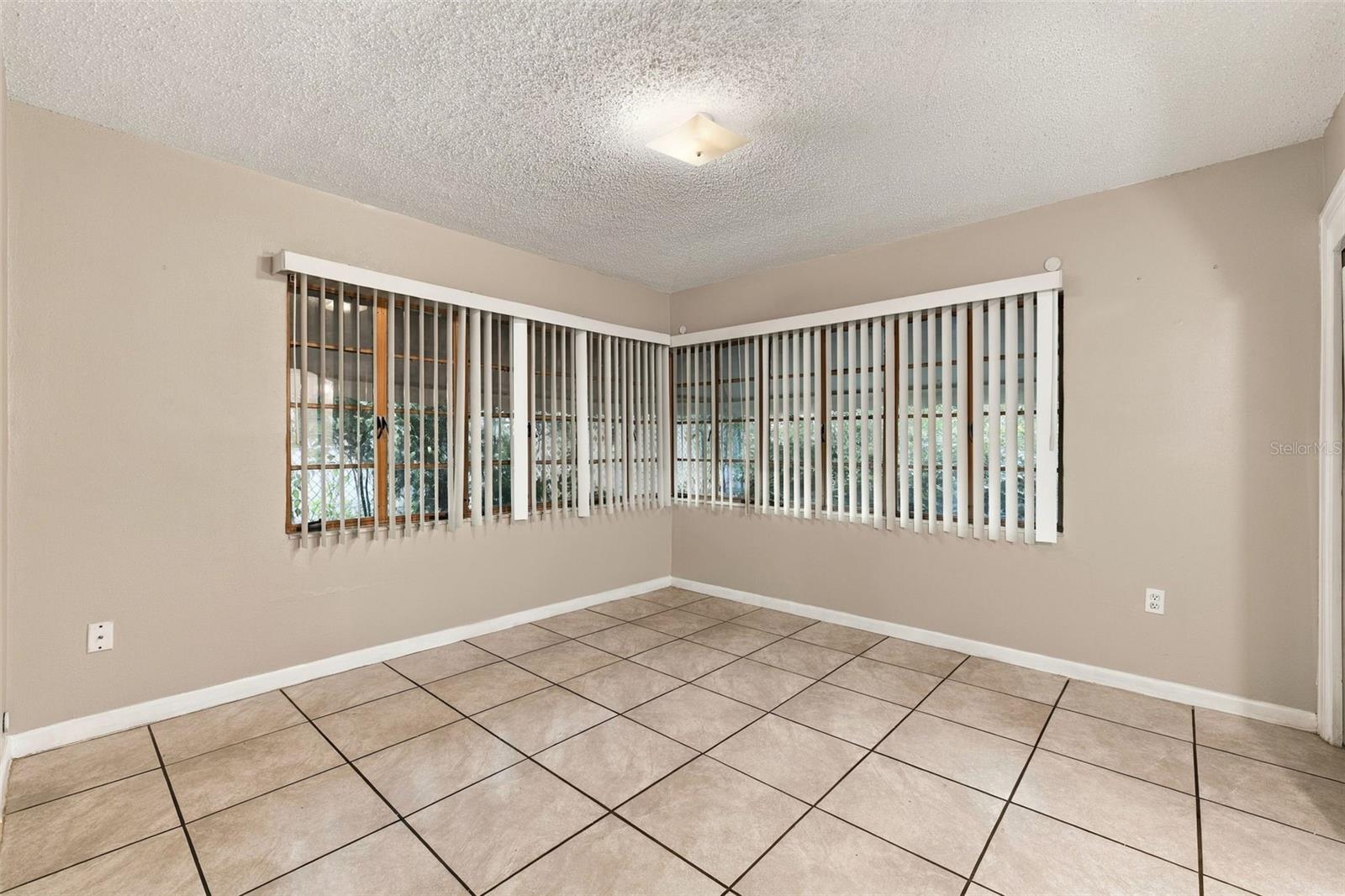116 W OSBORNE AVE — photo 22