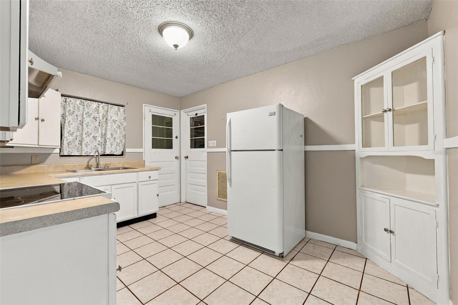116 W OSBORNE AVE — photo 9