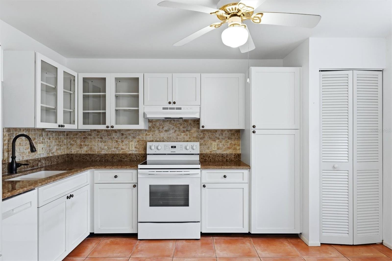 509 LAKESIDE DR #509 — photo 9