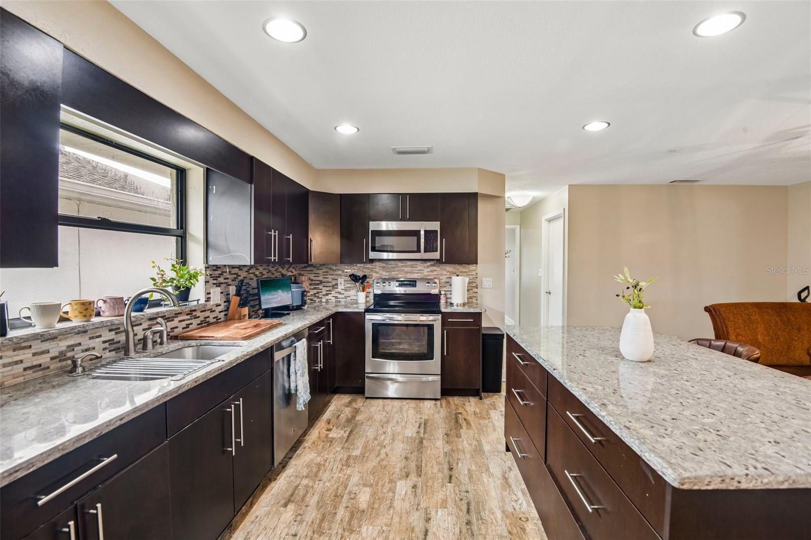 1175 SAN CARLOS AVE NE — photo 8