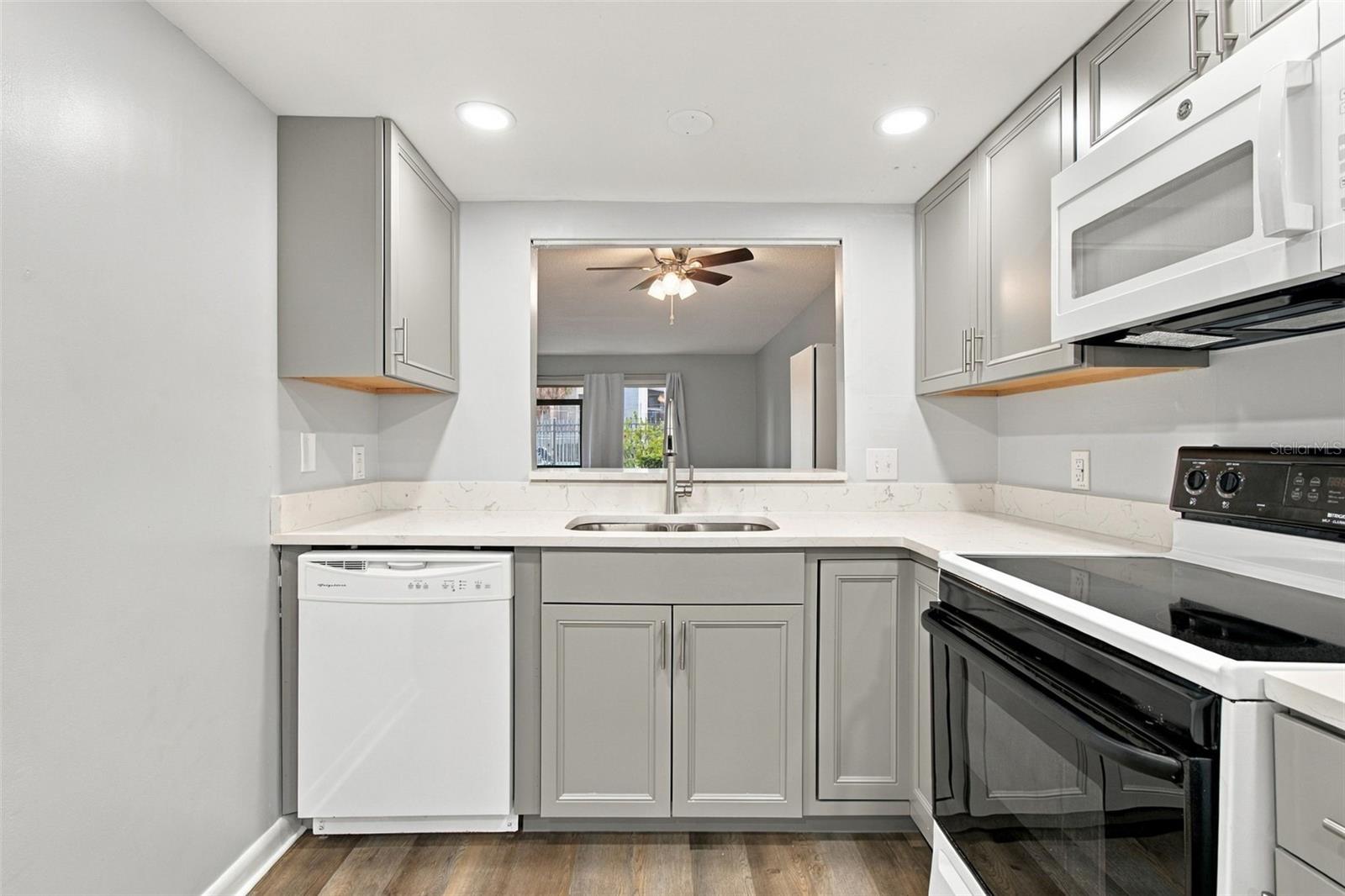 6340 NEWTOWN CIR #40A4 — photo 4