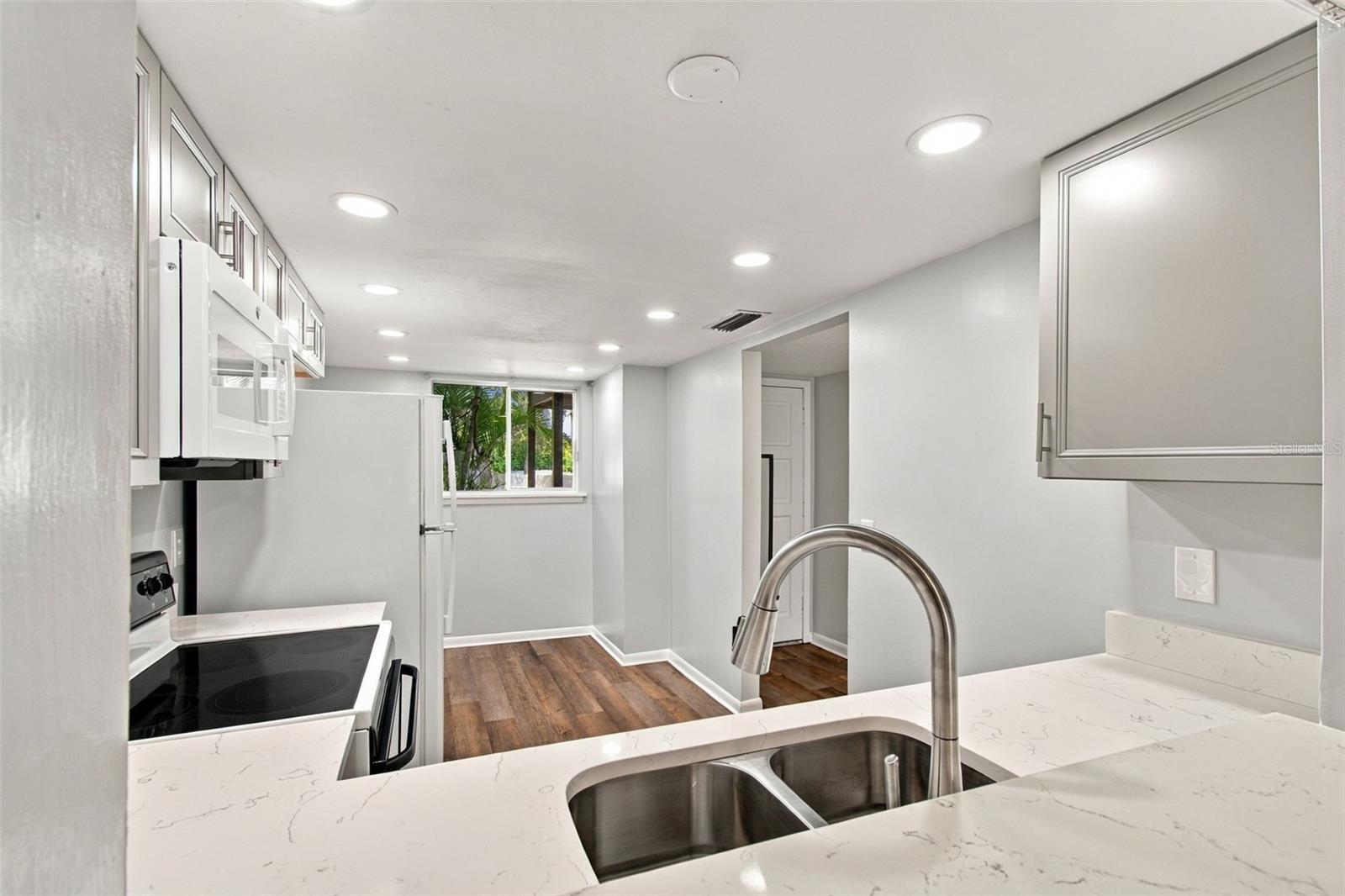 6340 NEWTOWN CIR #40A4 — photo 5