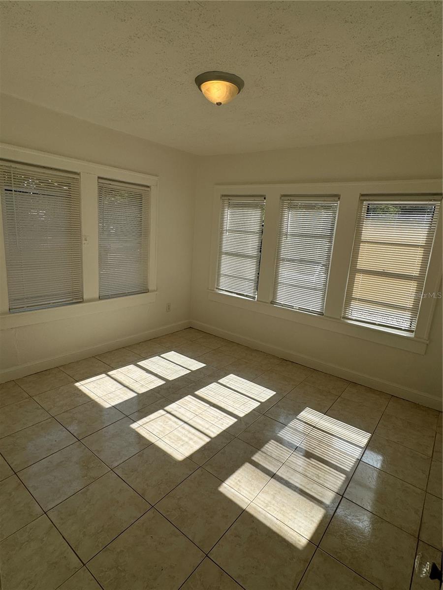 4007 N 10TH ST — photo 15