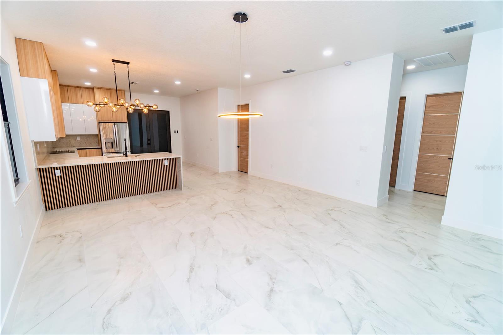 7206 N GRADY AVE — photo 4