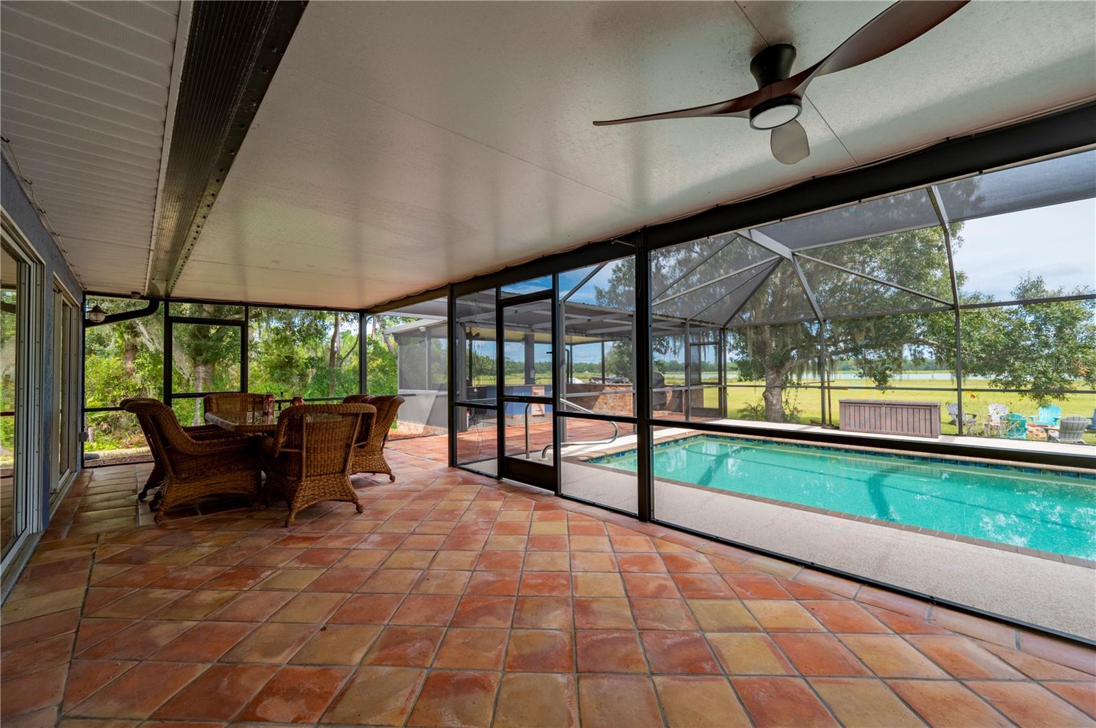 2508 TROPICAIRE BLVD — photo 29