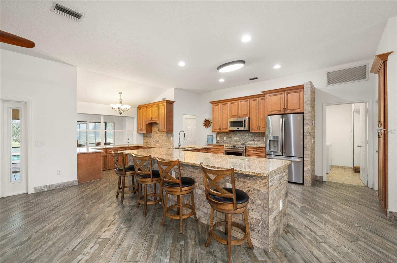 2508 TROPICAIRE BLVD — photo 14