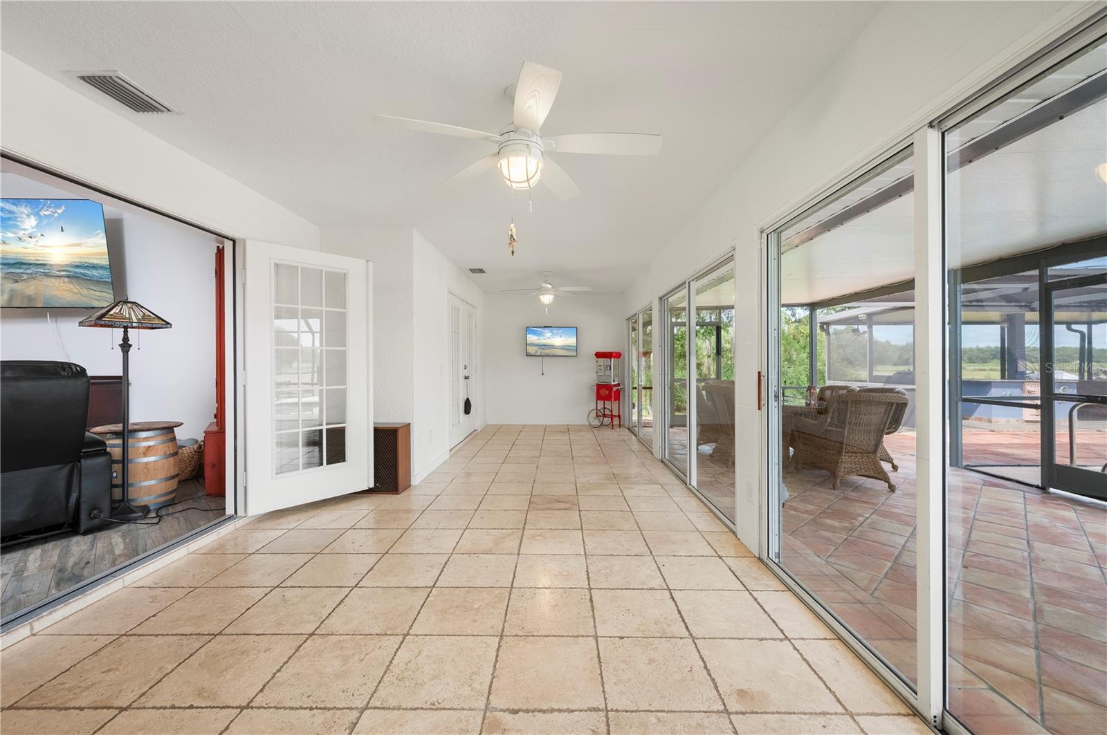 2508 TROPICAIRE BLVD — photo 18