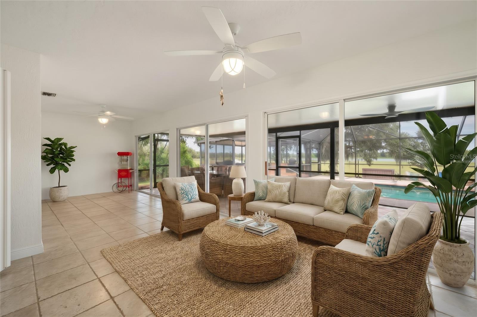 2508 TROPICAIRE BLVD — photo 17