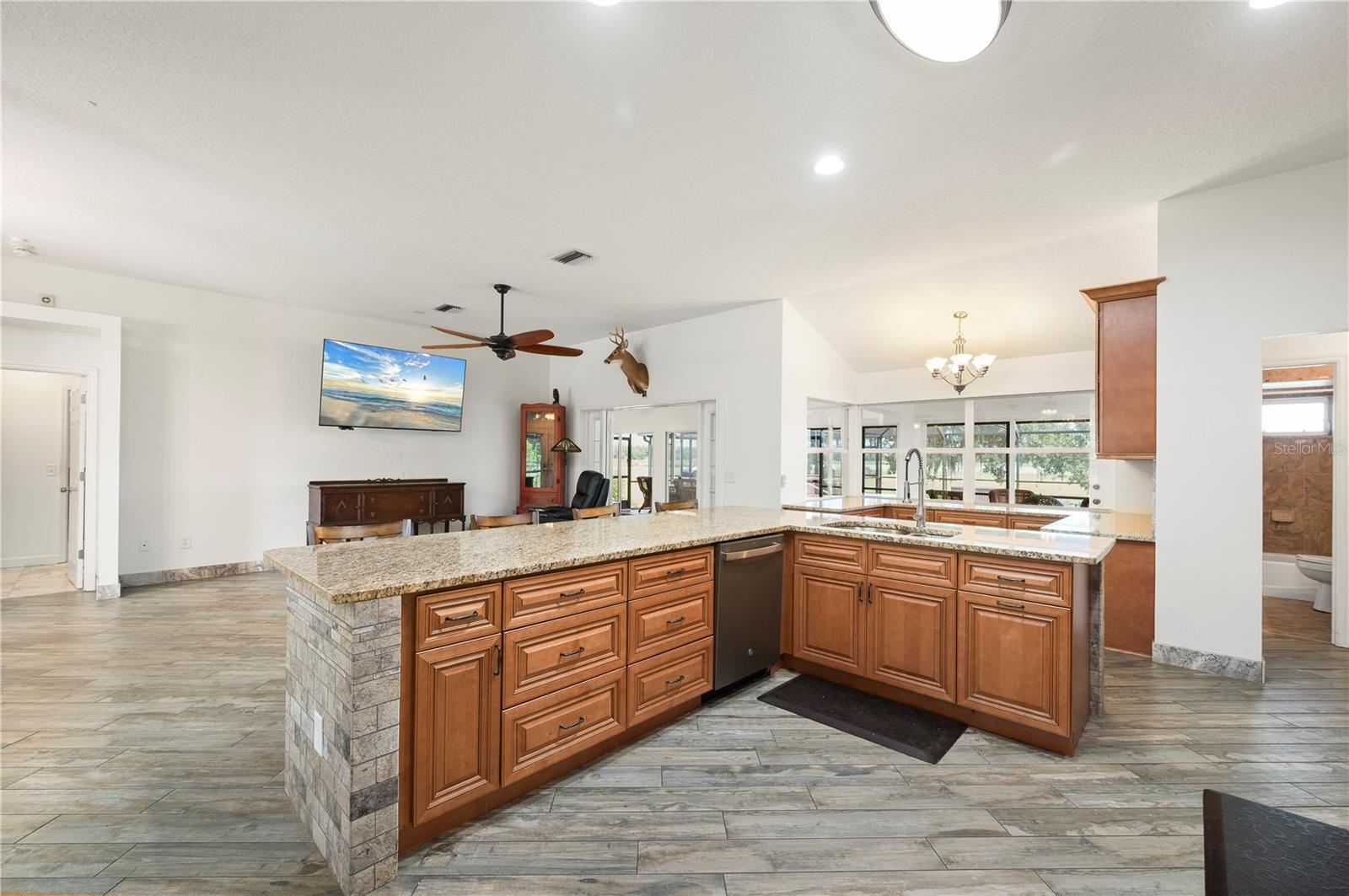 2508 TROPICAIRE BLVD — photo 15