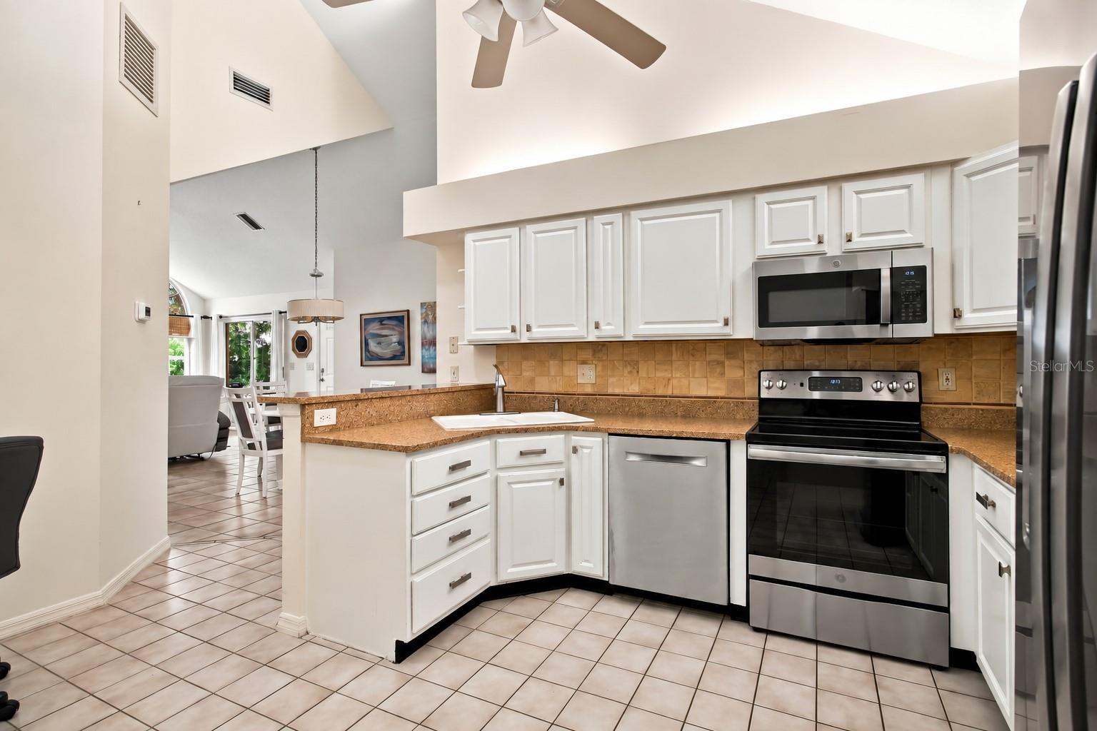 4536 WHIRLAWAY DR — photo 11