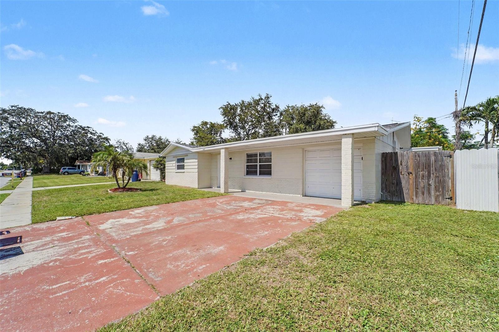 4631 EASTWOOD LN — photo 2