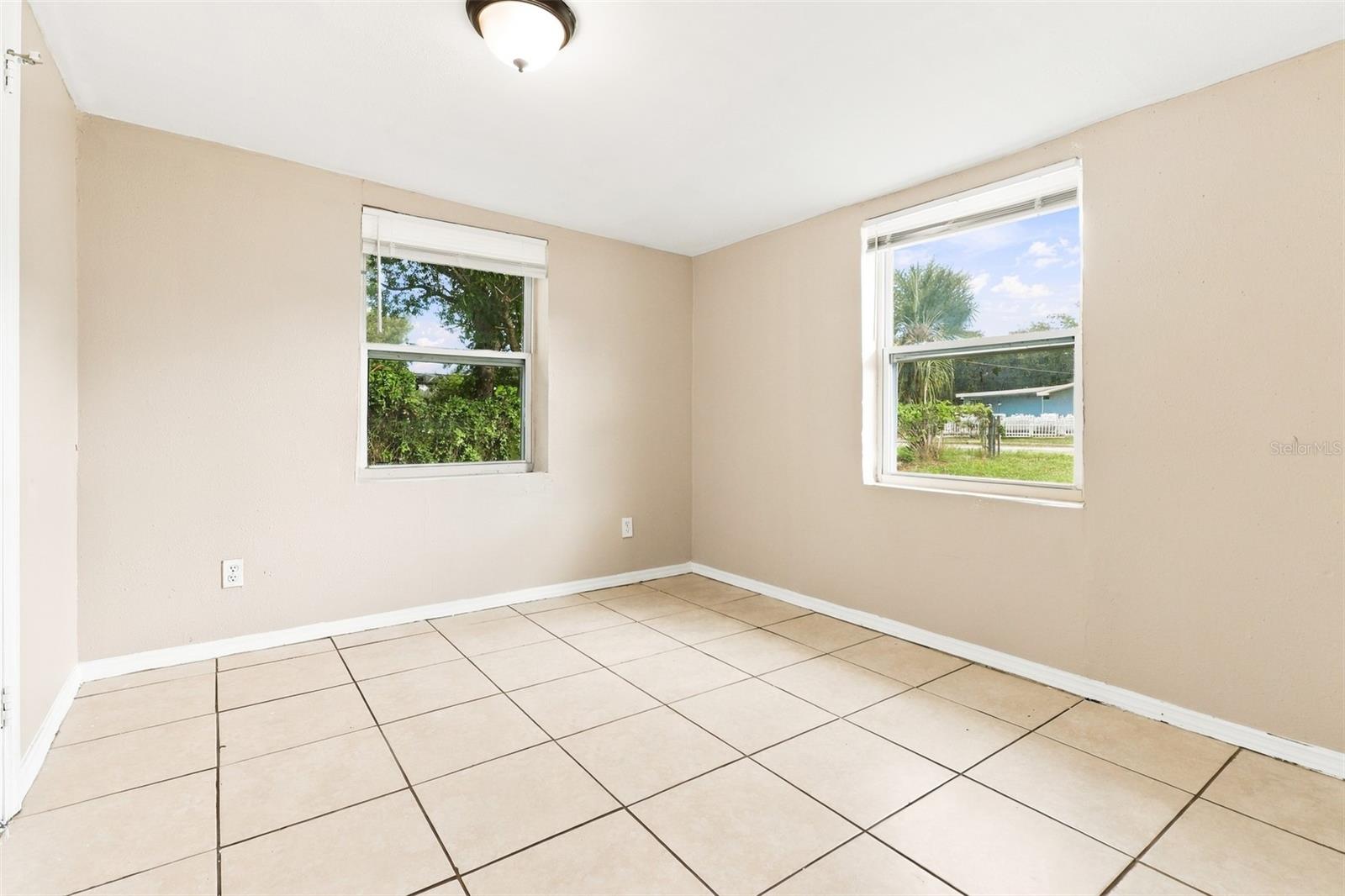 2313 W RIO VISTA AVE — photo 12