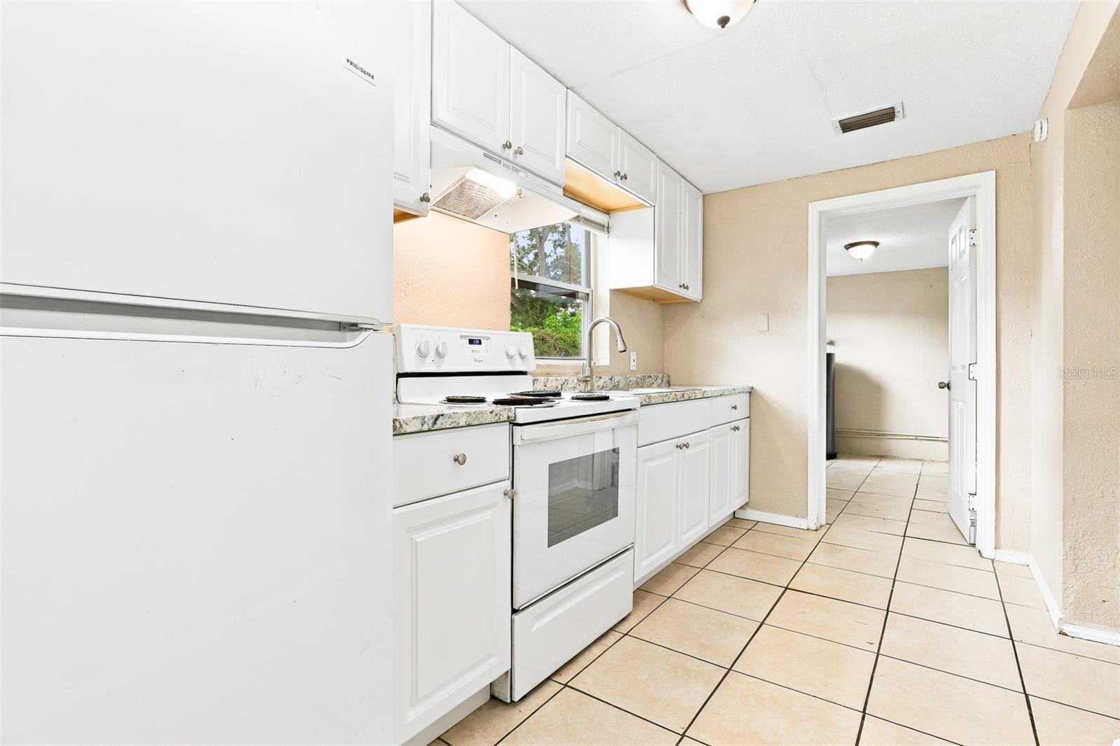 2313 W RIO VISTA AVE — photo 8