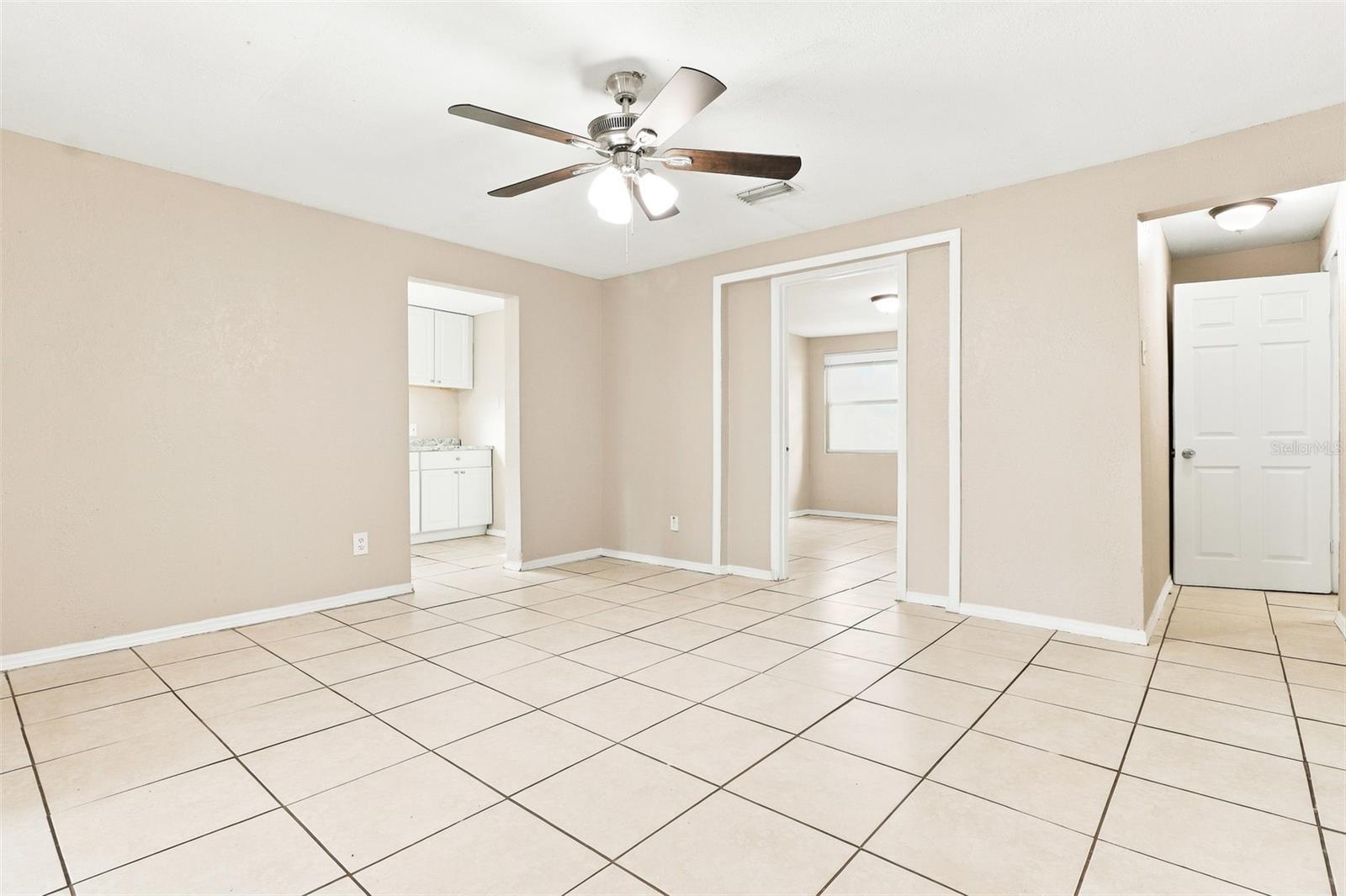 2313 W RIO VISTA AVE — photo 4