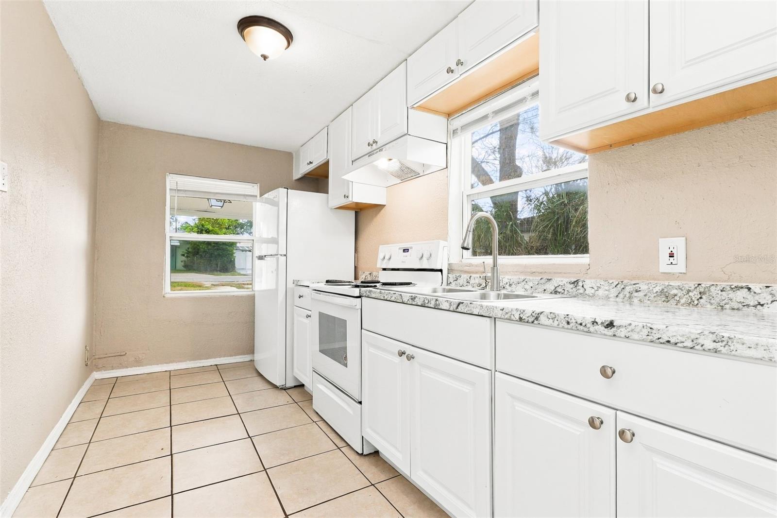 2313 W RIO VISTA AVE — photo 7
