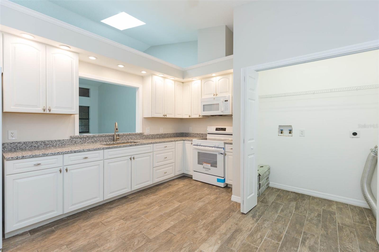6541 BRENTWOOD DR — photo 9
