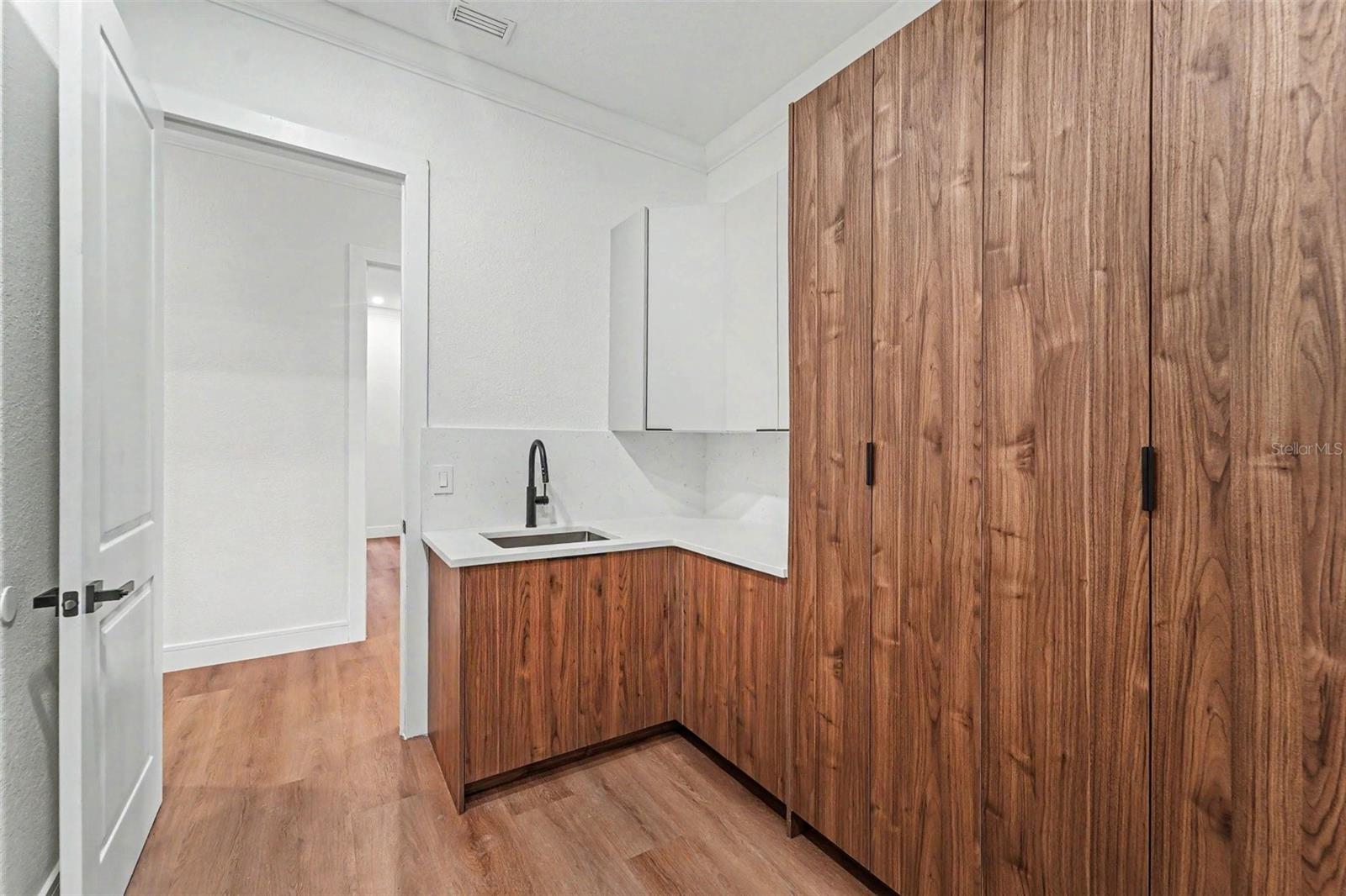 5021 WESLEY DR — photo 34