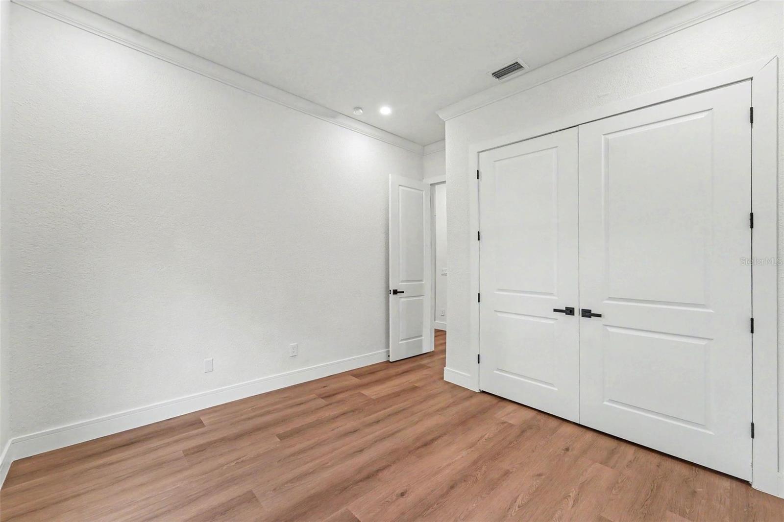 5021 WESLEY DR — photo 23