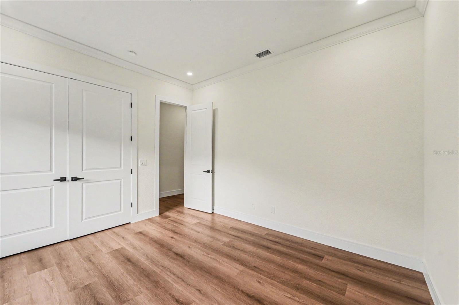 5021 WESLEY DR — photo 28