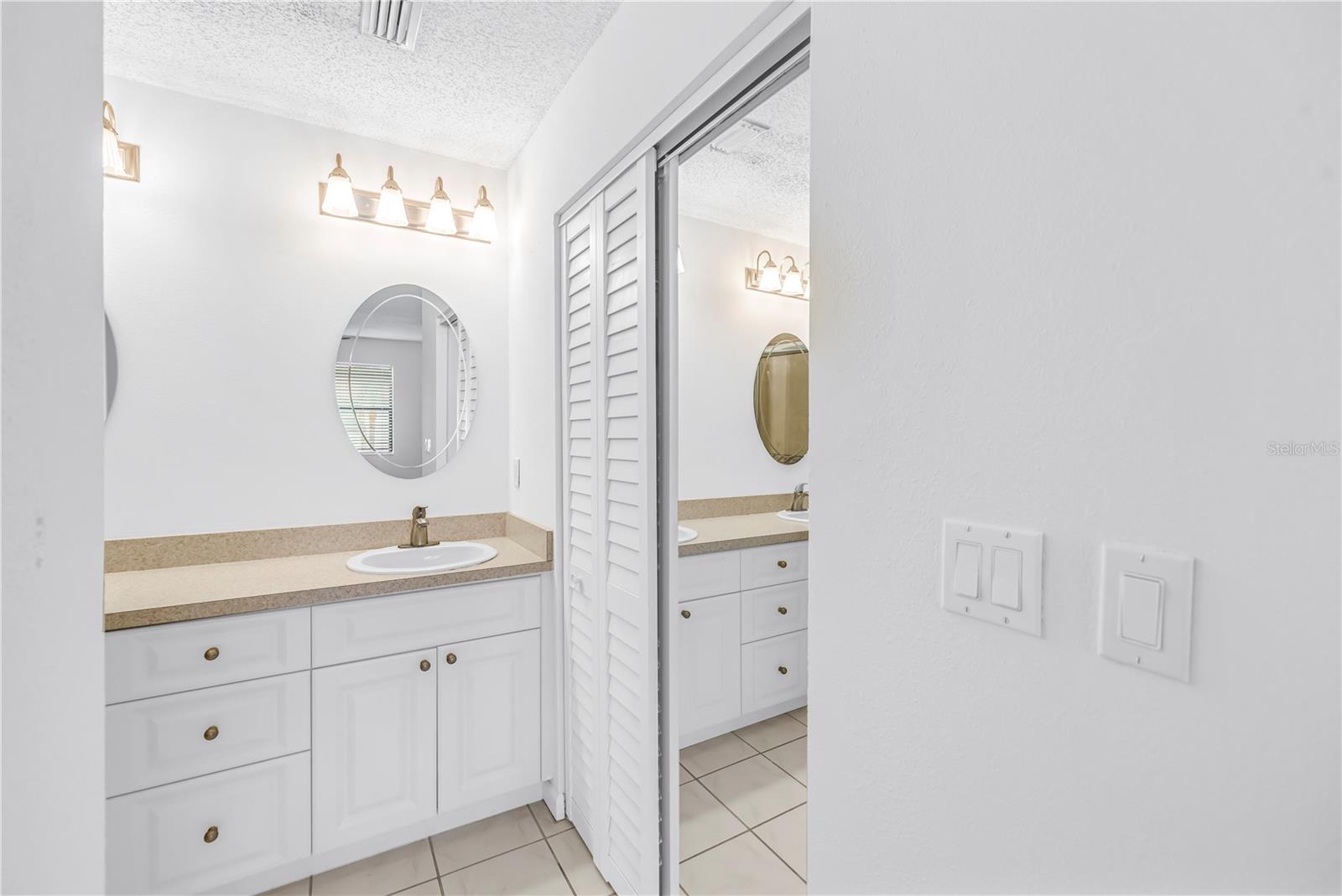 484 SANTA CRUZ PL NE #F — photo 23
